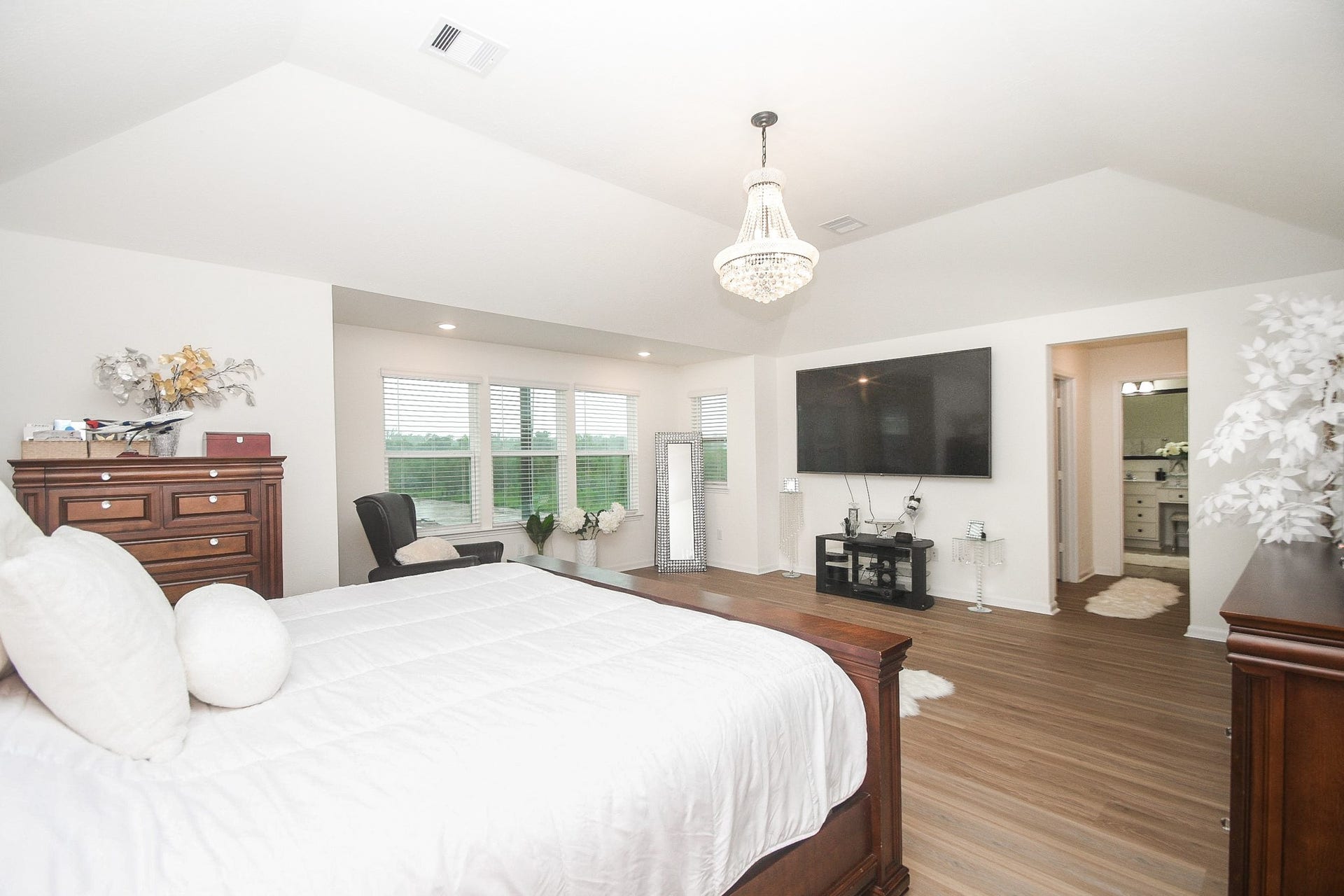 22523 Strathmore Drive, Richmond, TX 77469 Sizeable pieces are welcomed in your primary retreat of peace and repose; with your ensuite bathroom peeking out, up center.