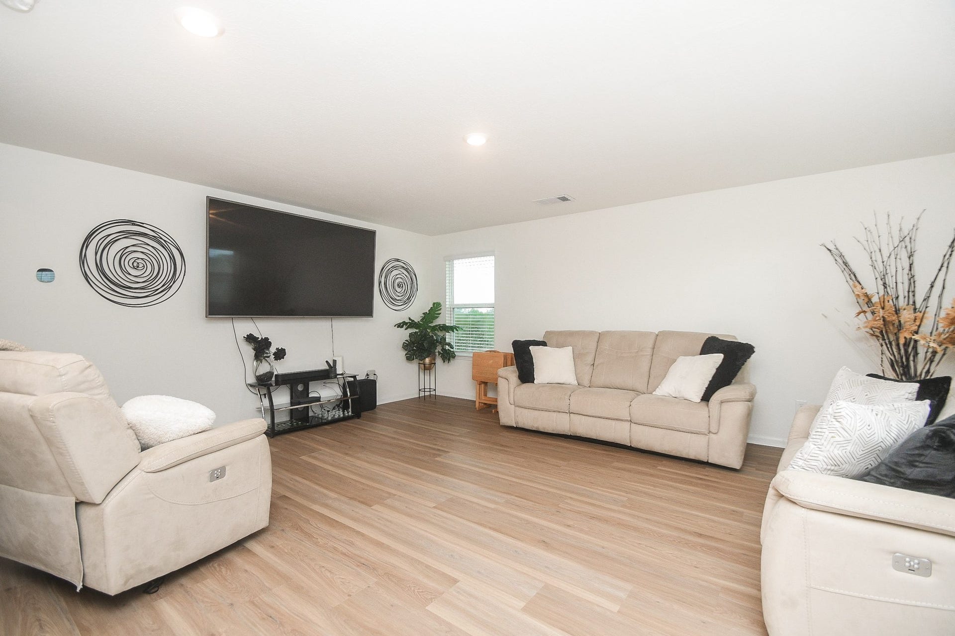 22523 Strathmore Drive, Richmond, TX 77469 The incredible wall/floor space on this second 'game room' floor is yours to use! It has spacious new LVP flooring and ample natural light.
