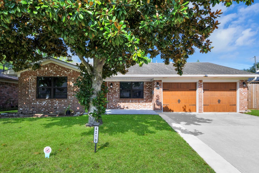 Property photo for 4210 Justin Lane, Deer Park, TX