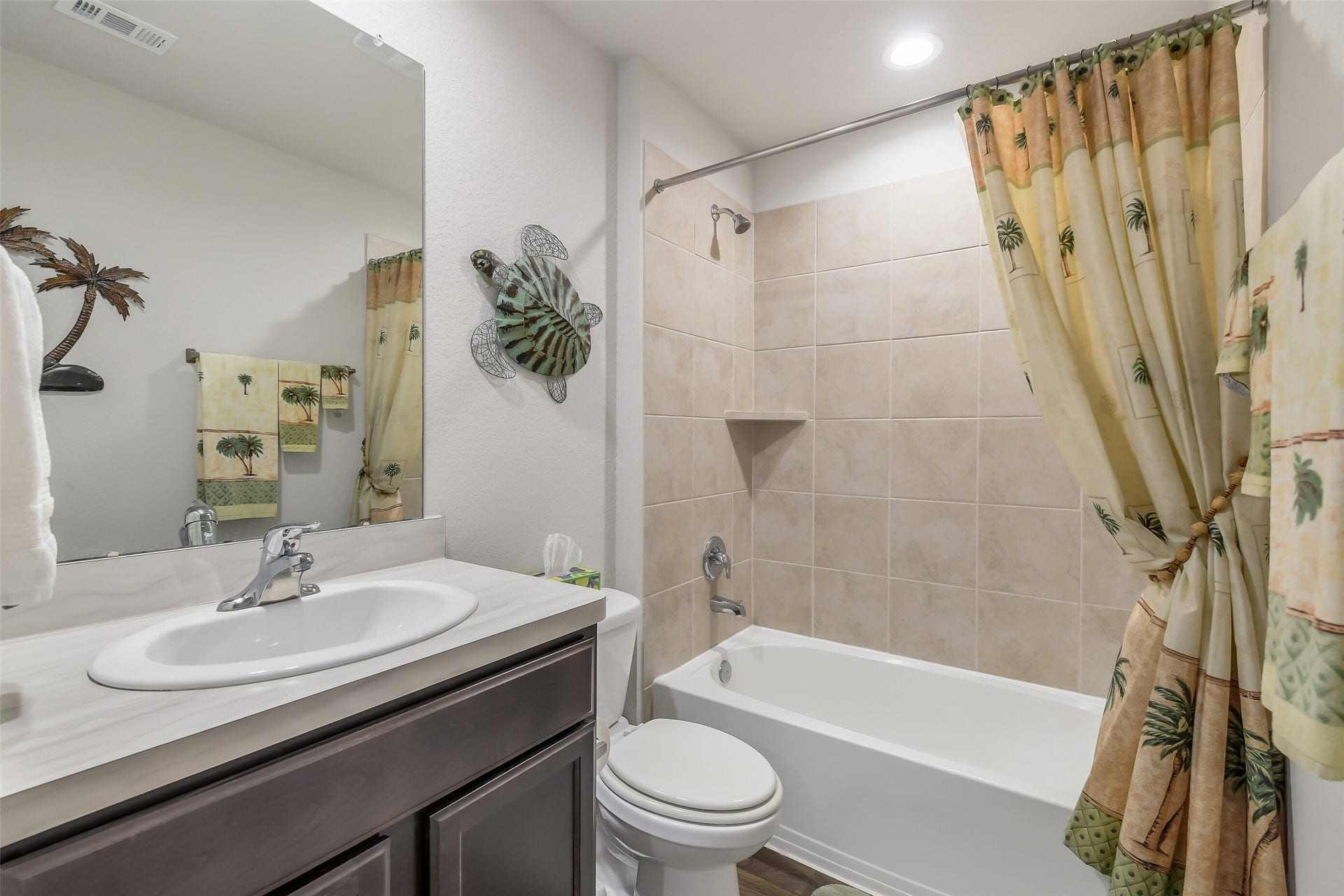 21225 Ivy Woods Court, New Caney, TX 77357 Hall bath.