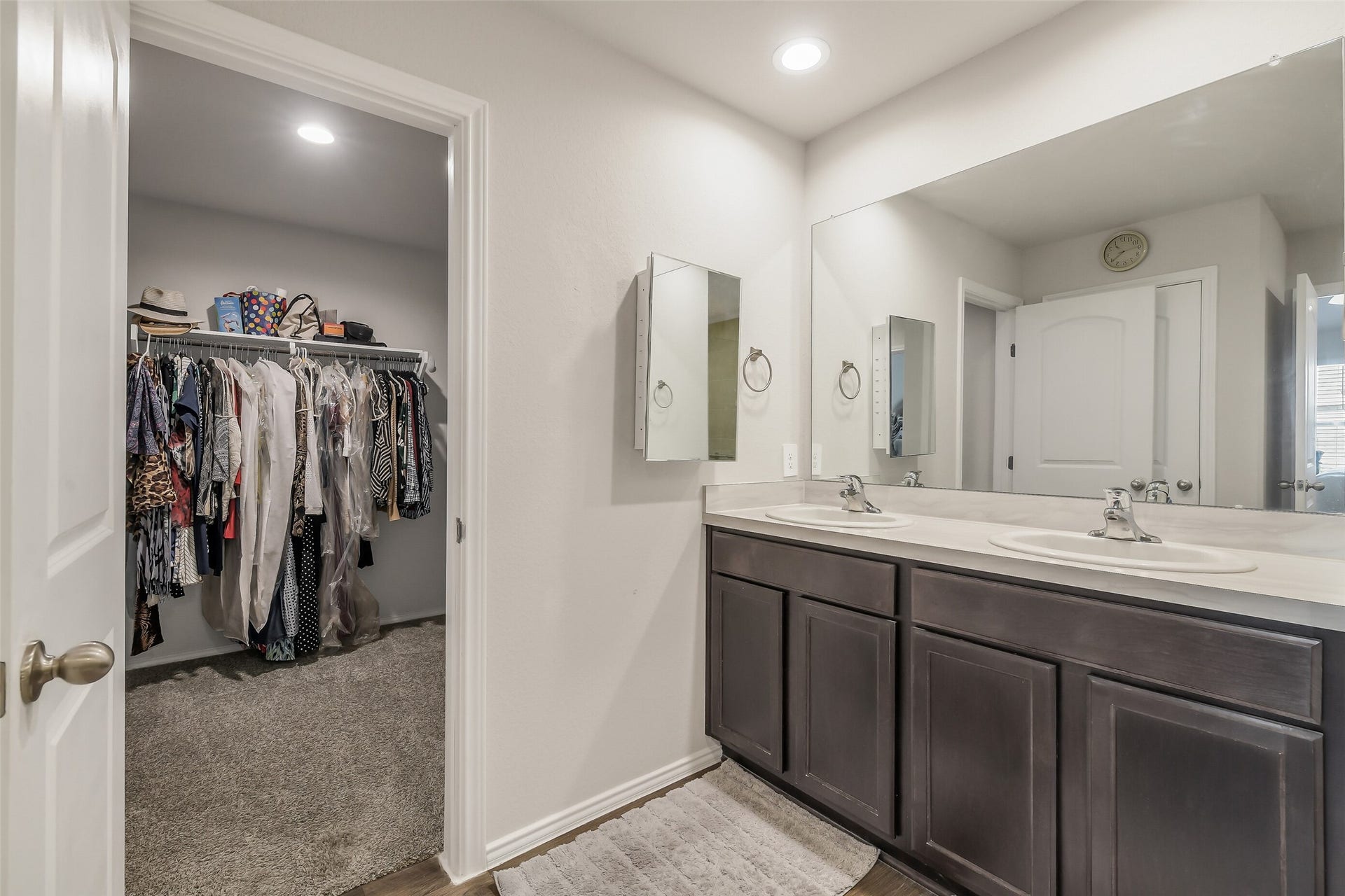 21225 Ivy Woods Court, New Caney, TX 77357 Nice size walk in closet with a door. The builder does not provide doors.