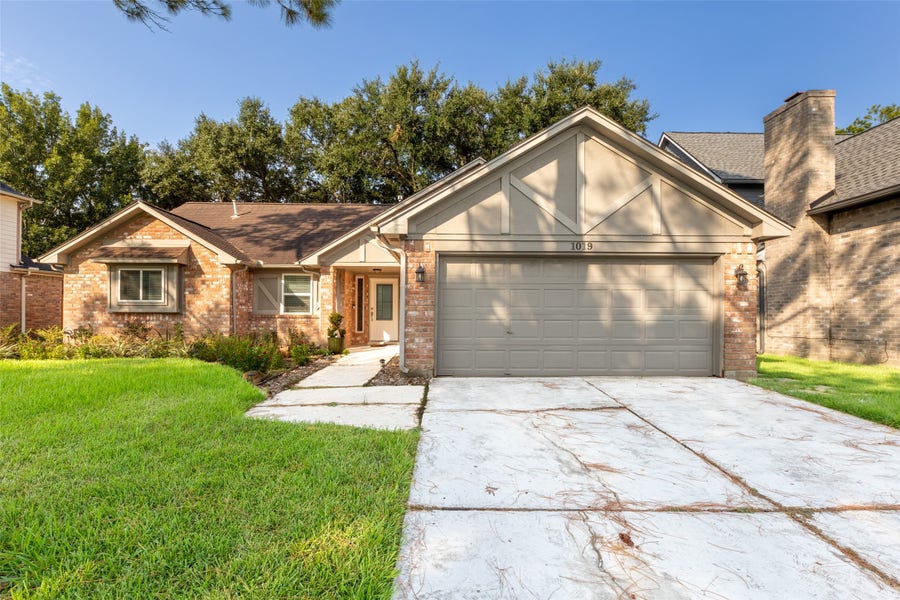 Property photo for 1019 Sugar Mountain Court, Sugar Land, TX