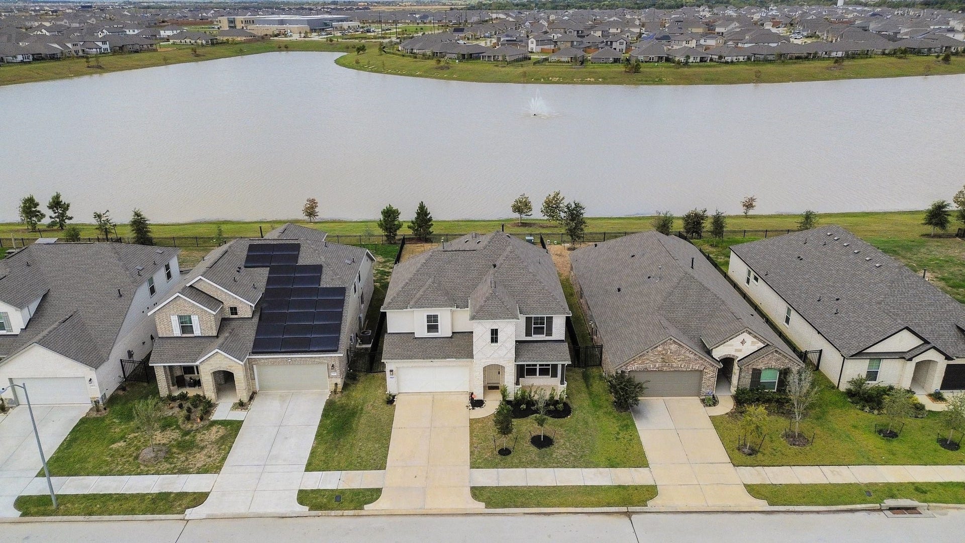 Home backs up to the lake and fountain