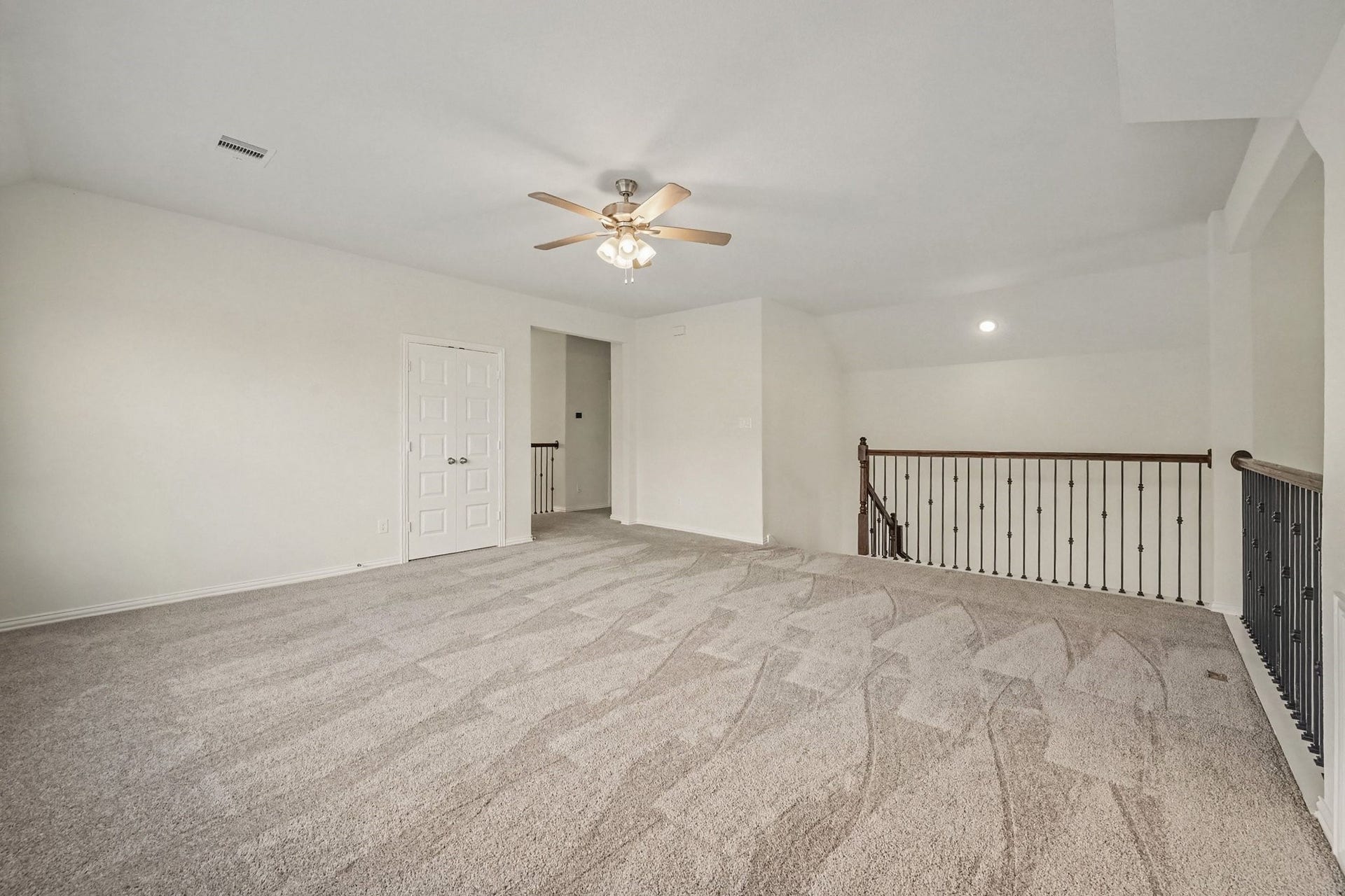 Upstairs game room/flex space