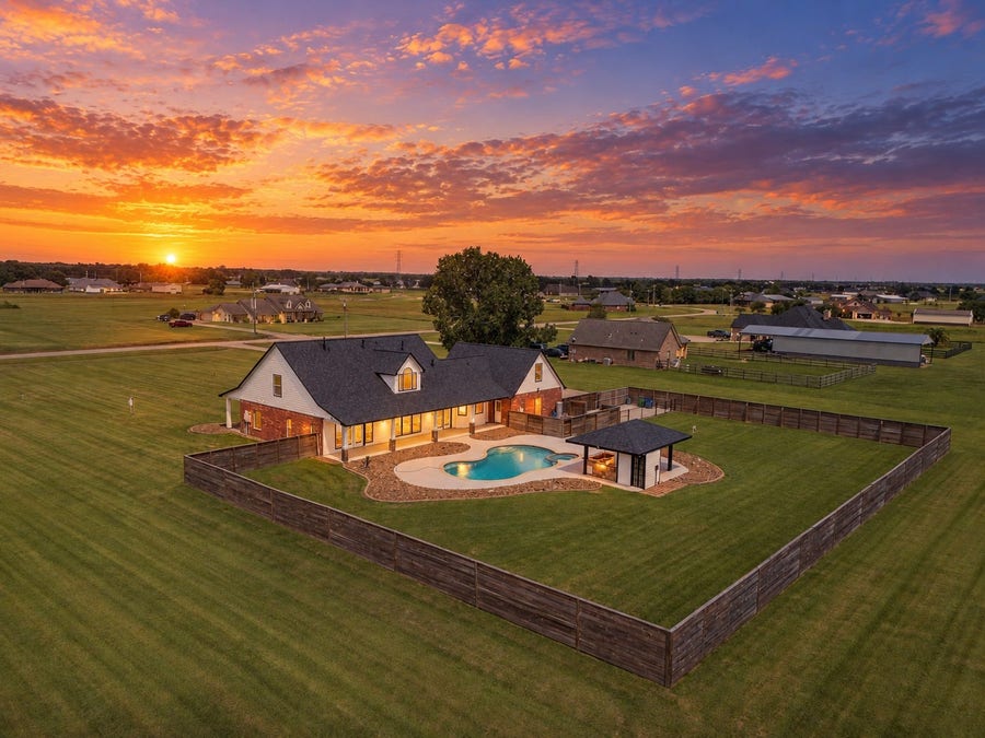 Property photo for 863 Bunkhouse Trail, Angleton, TX