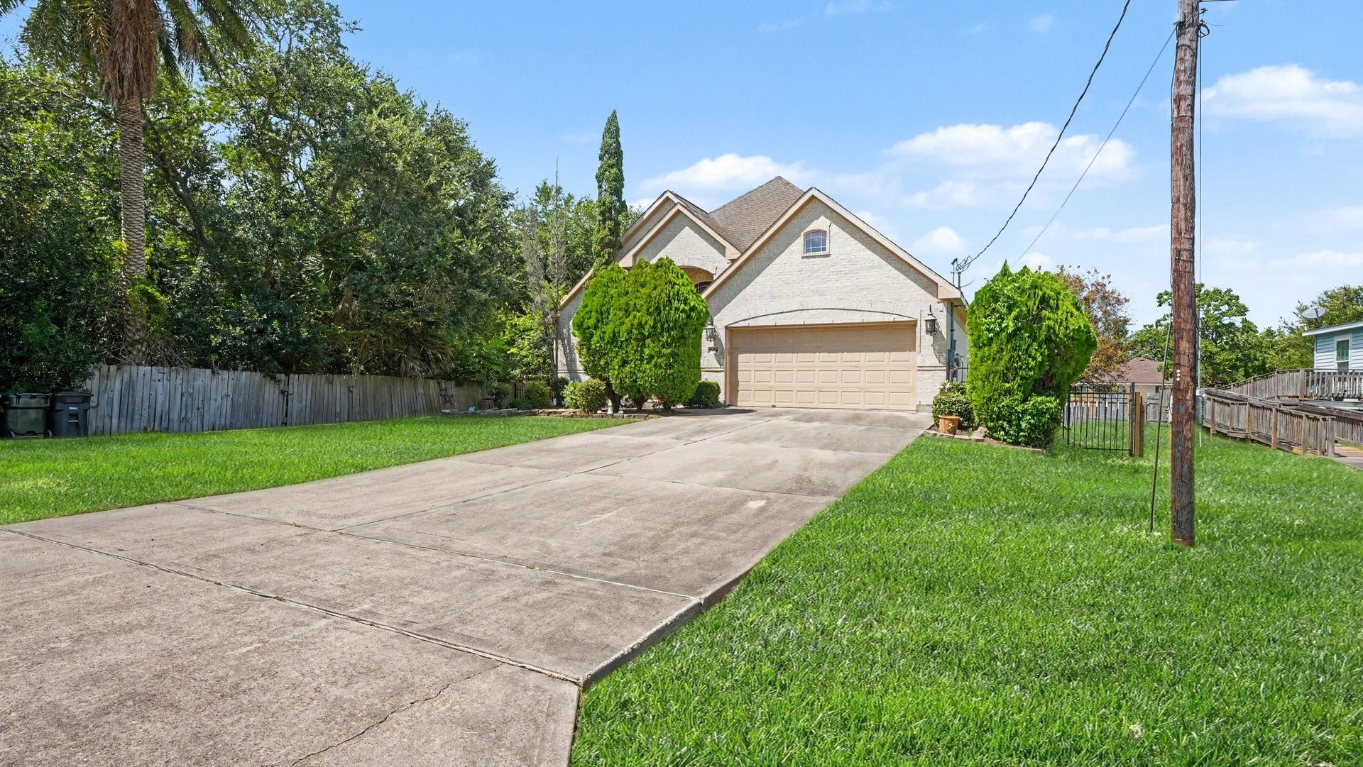 2424 Rue De Lafitte Drive, San Leon, TX 77539 2424 Rue De Lafitte Drive, San Leon, TX 77539