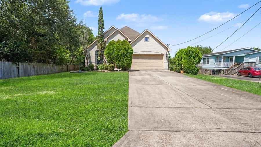 Property photo for 2424 Rue De Lafitte Drive, San Leon, TX