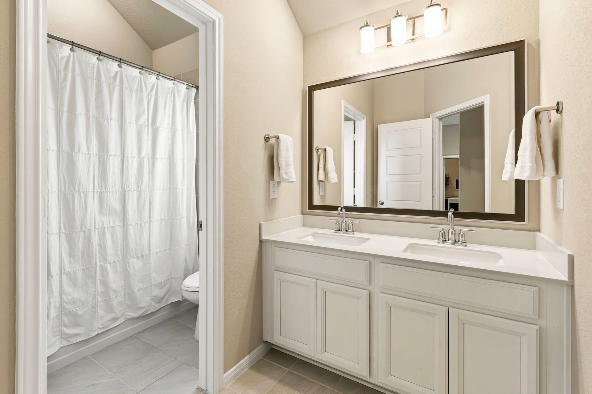 7050 Lauren Oak Drive, Conroe, TX 77304 7050 Lauren Oak Drive, Conroe, TX 77304
