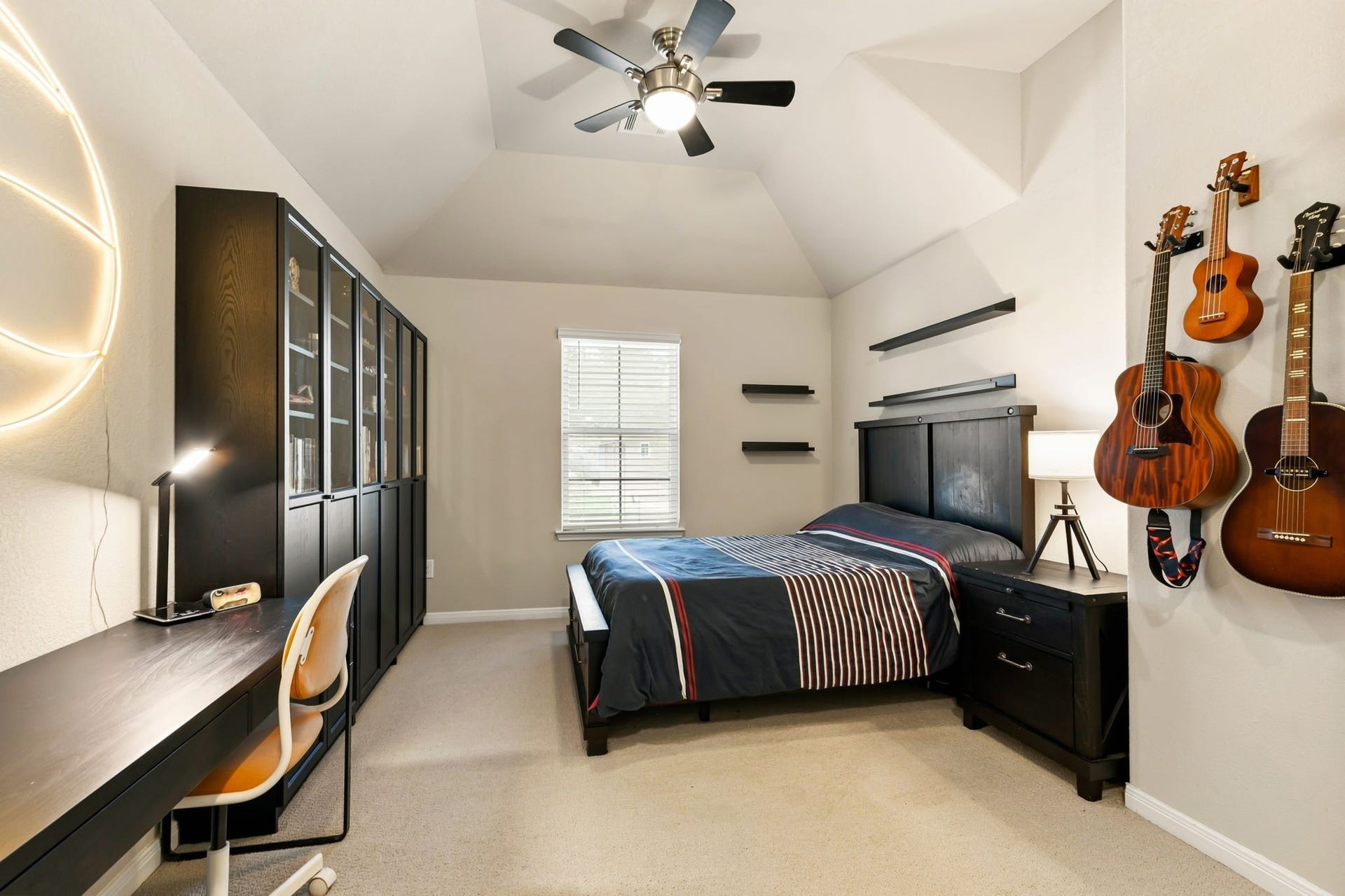 7050 Lauren Oak Drive, Conroe, TX 77304 7050 Lauren Oak Drive, Conroe, TX 77304