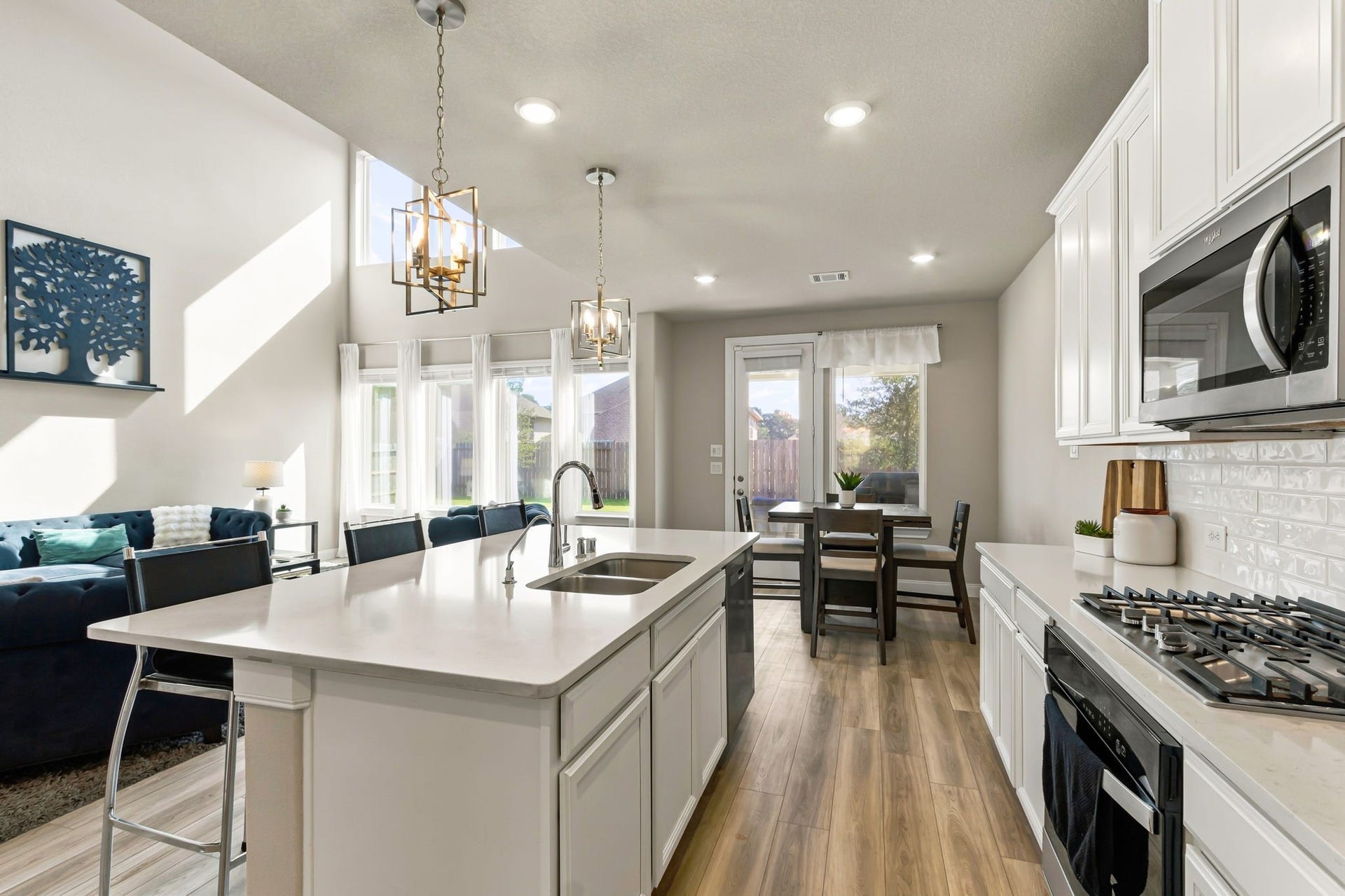 7050 Lauren Oak Drive, Conroe, TX 77304 7050 Lauren Oak Drive, Conroe, TX 77304