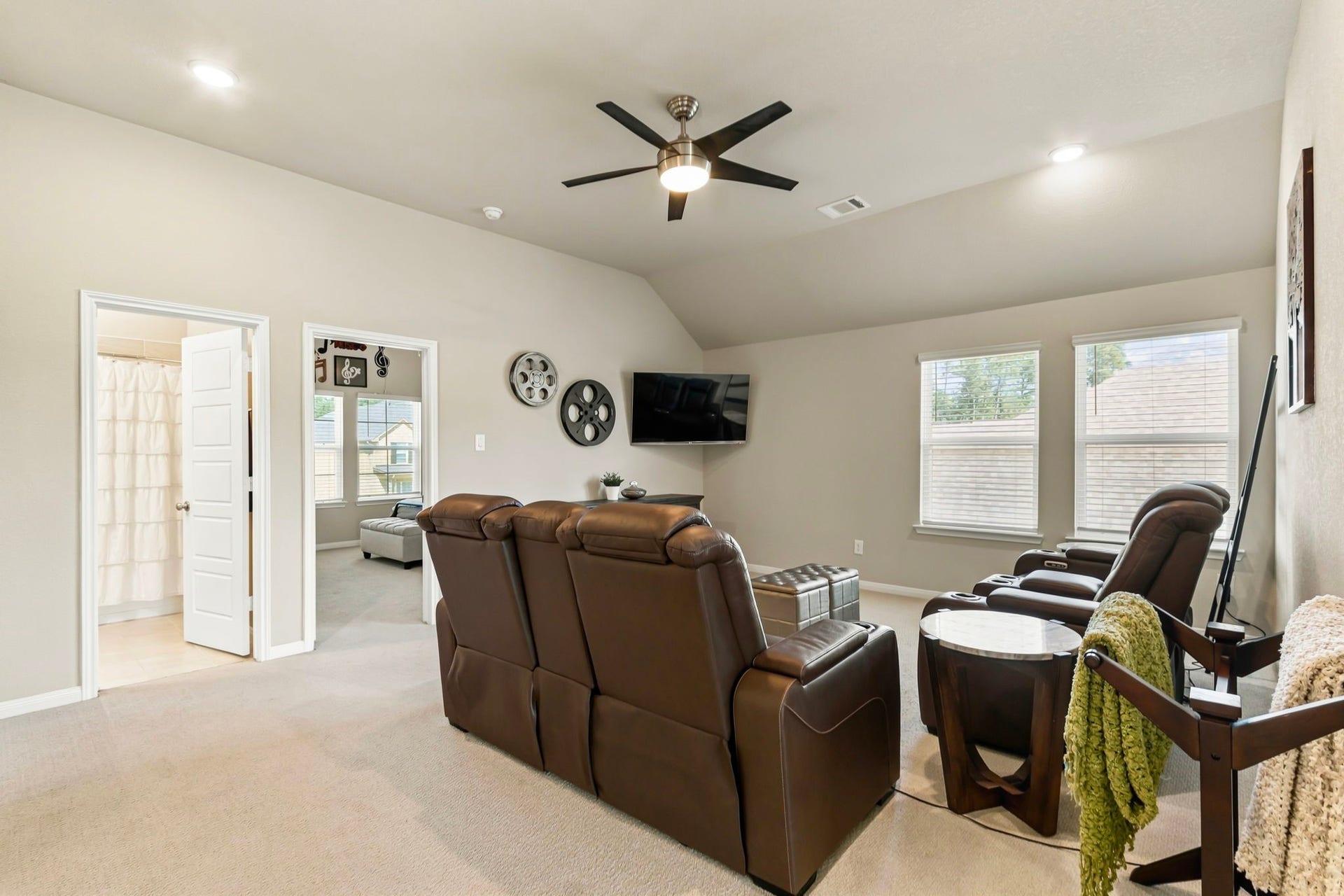 7050 Lauren Oak Drive, Conroe, TX 77304 7050 Lauren Oak Drive, Conroe, TX 77304