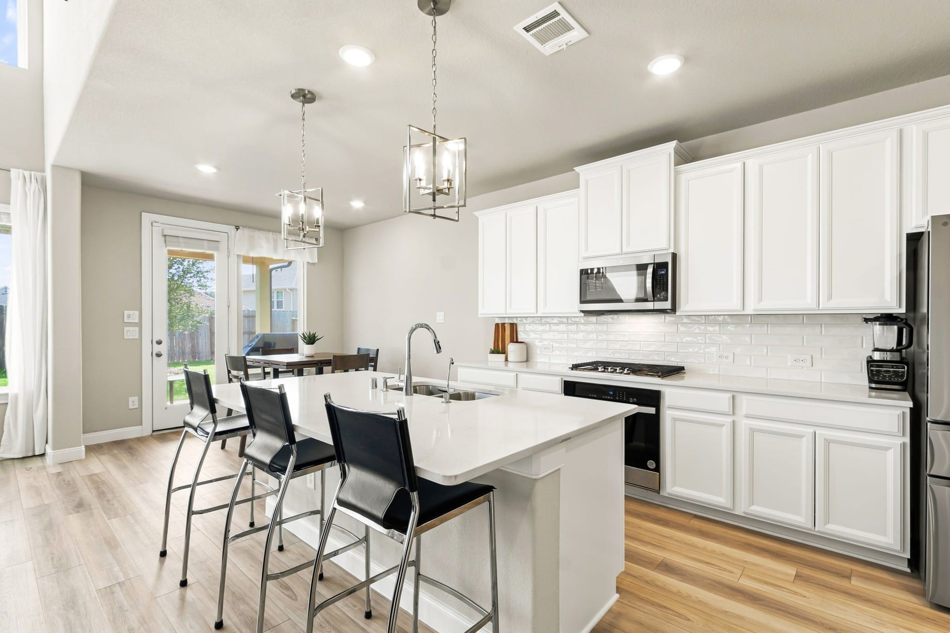 7050 Lauren Oak Drive, Conroe, TX 77304 7050 Lauren Oak Drive, Conroe, TX 77304