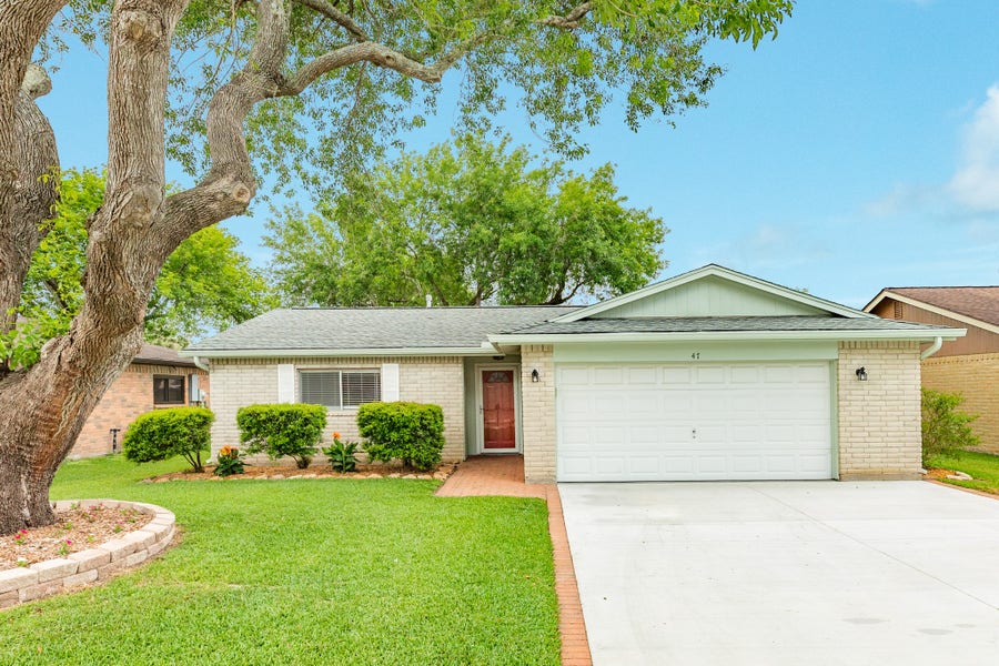 Property photo for 47 Wagon Lane Loop, Angleton, TX