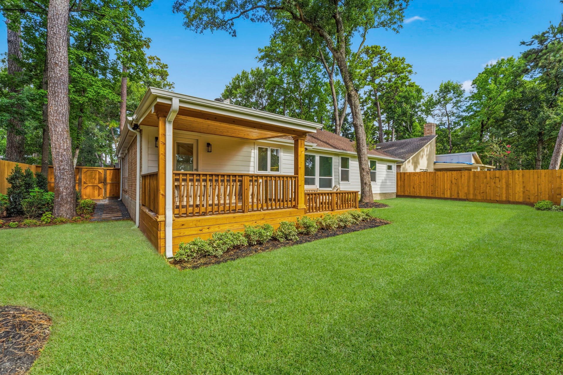 76 Woodhaven Wood Drive, The Woodlands, TX 77380 Step outside to a spacious backyard designed for year-round enjoyment.