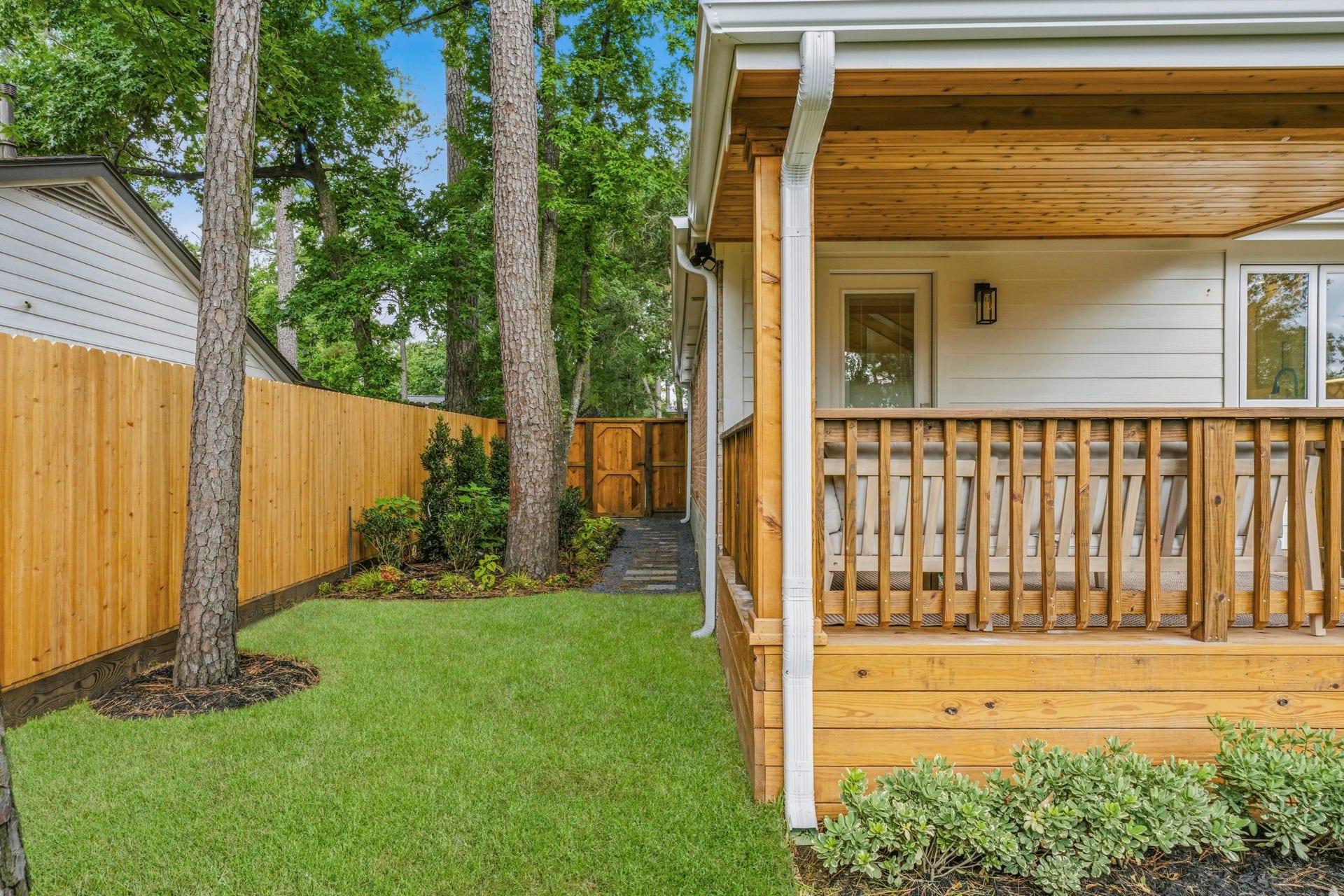 76 Woodhaven Wood Drive, The Woodlands, TX 77380 Luxury. Location. Lifestyle. Welcome Home.