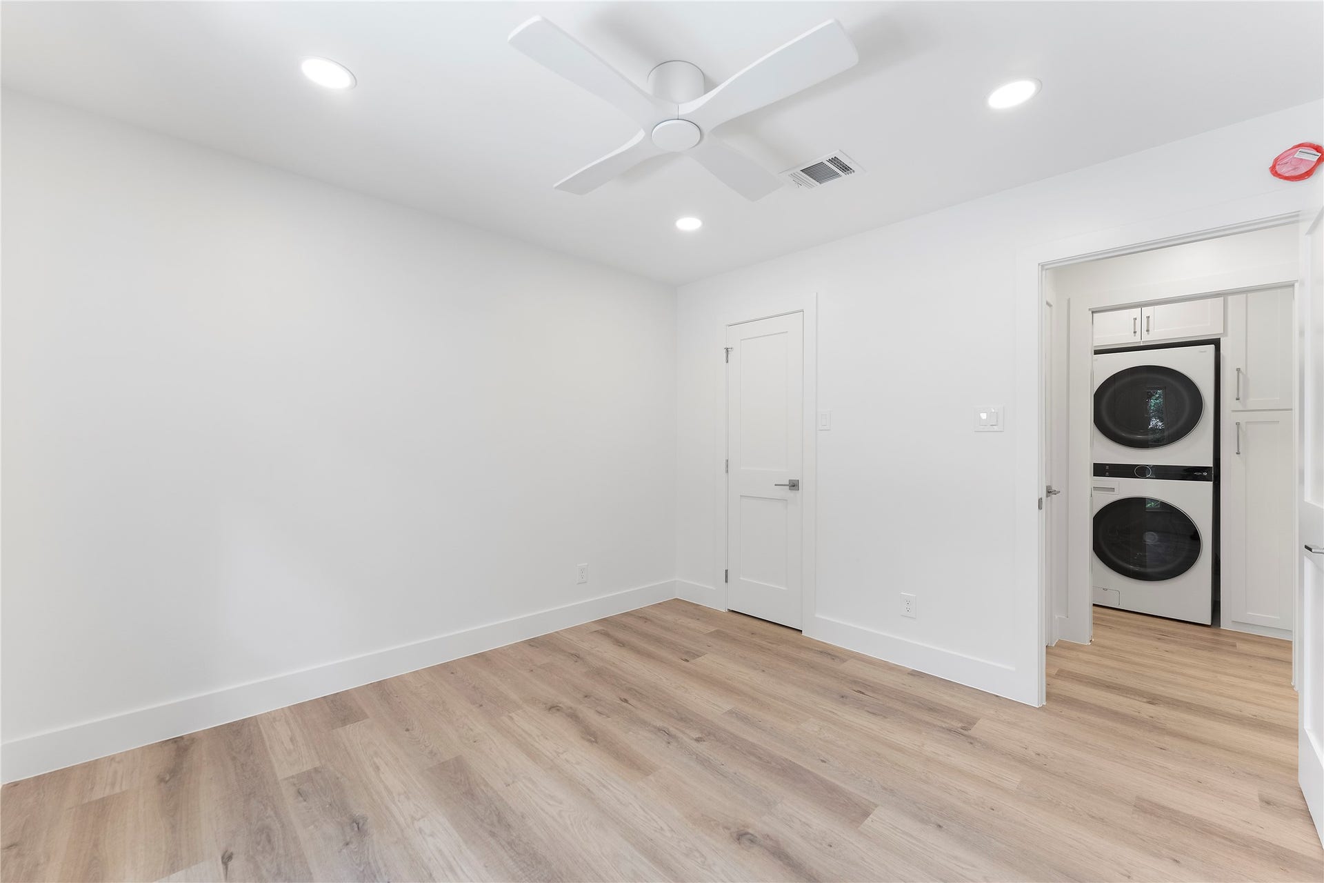 76 Woodhaven Wood Drive, The Woodlands, TX 77380 One of two spacious secondary bedrooms.