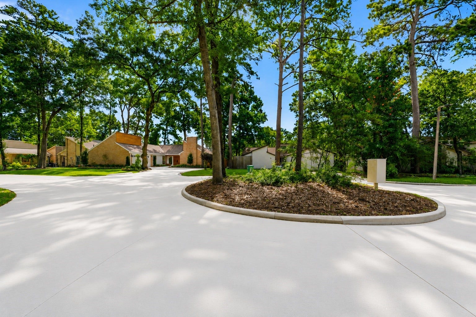 76 Woodhaven Wood Drive, The Woodlands, TX 77380 Perfectly positioned on a tree lined cul-de-sac in the front of The Woodlands.