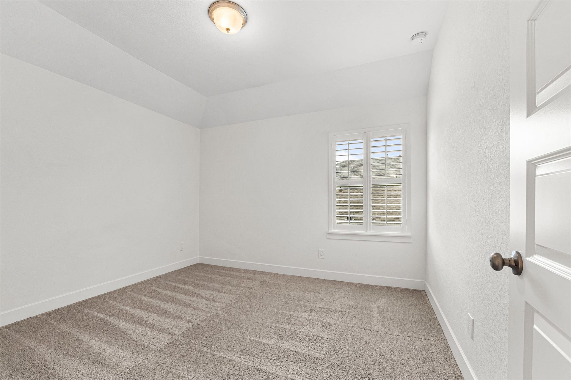 28314 Emerald Bend, Spring, TX 77386 Soft carpet flooring and crisp white plantation shutters highlight this secondary bedroom, complete with a stepped ceiling and versatile layout.