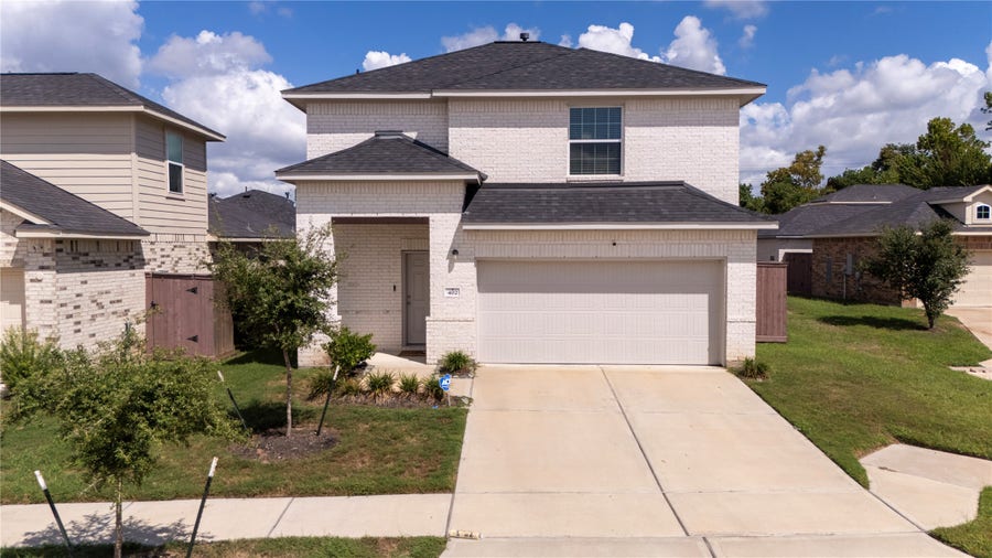 Property photo for 402 Flycatcher Court, Clute, TX