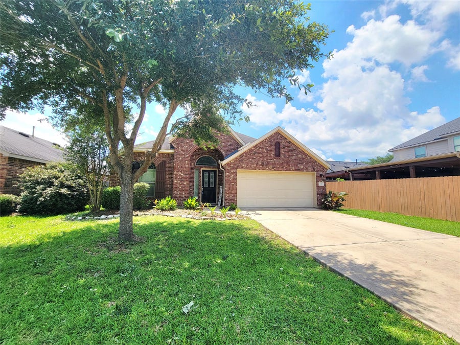 Property photo for 219 Golden Grain Drive, Rosenberg, TX