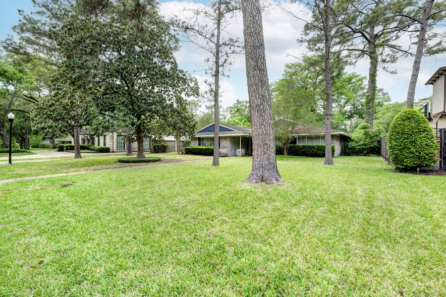 Property photo for 713 W Creekside Drive, Hunters Creek Village, TX