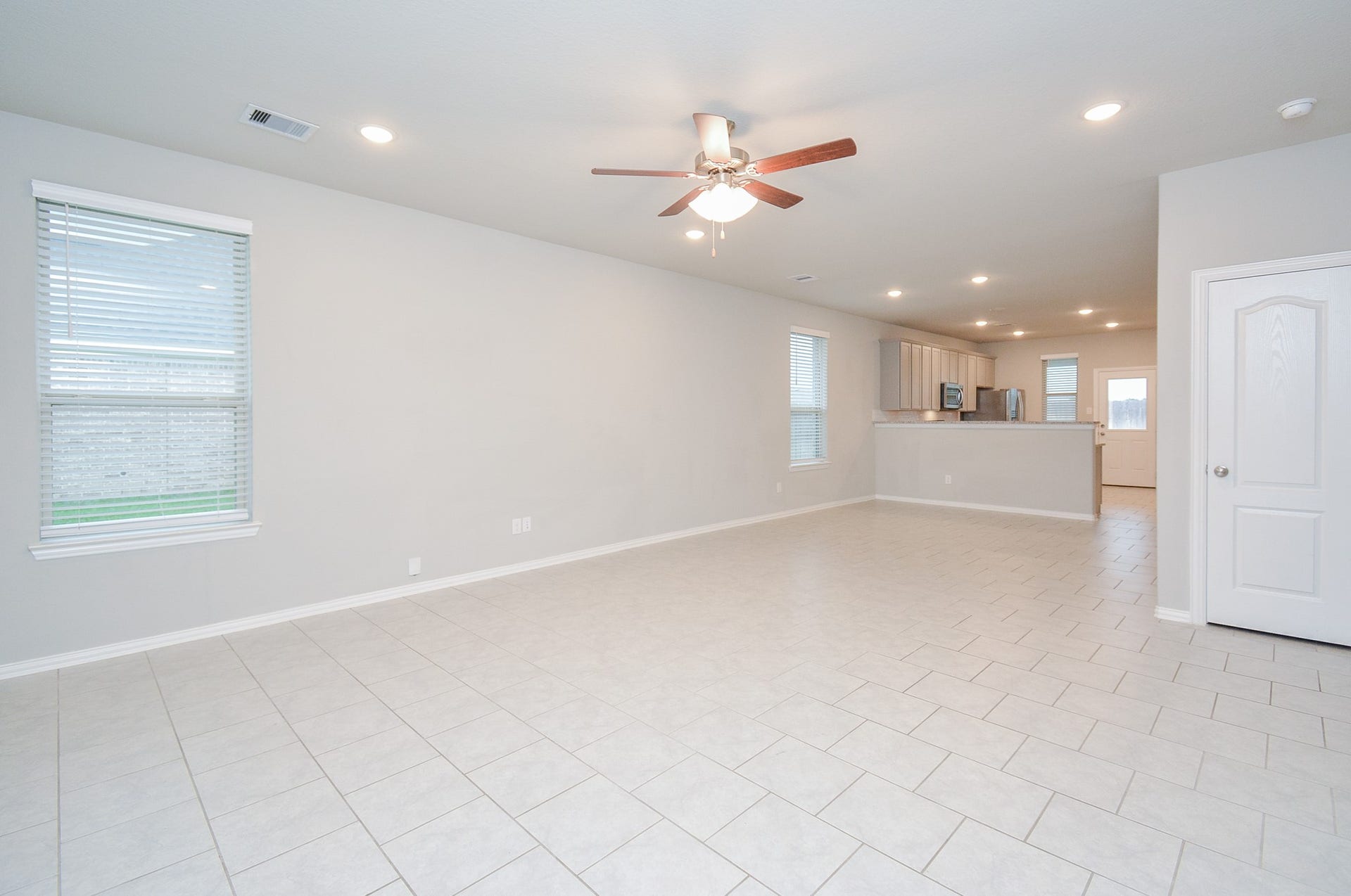 7450 French Quarter Court, Fulshear, TX 77441 Nicely placed large windows leave plenty of available wall and floor space to accommodate your furnishings.