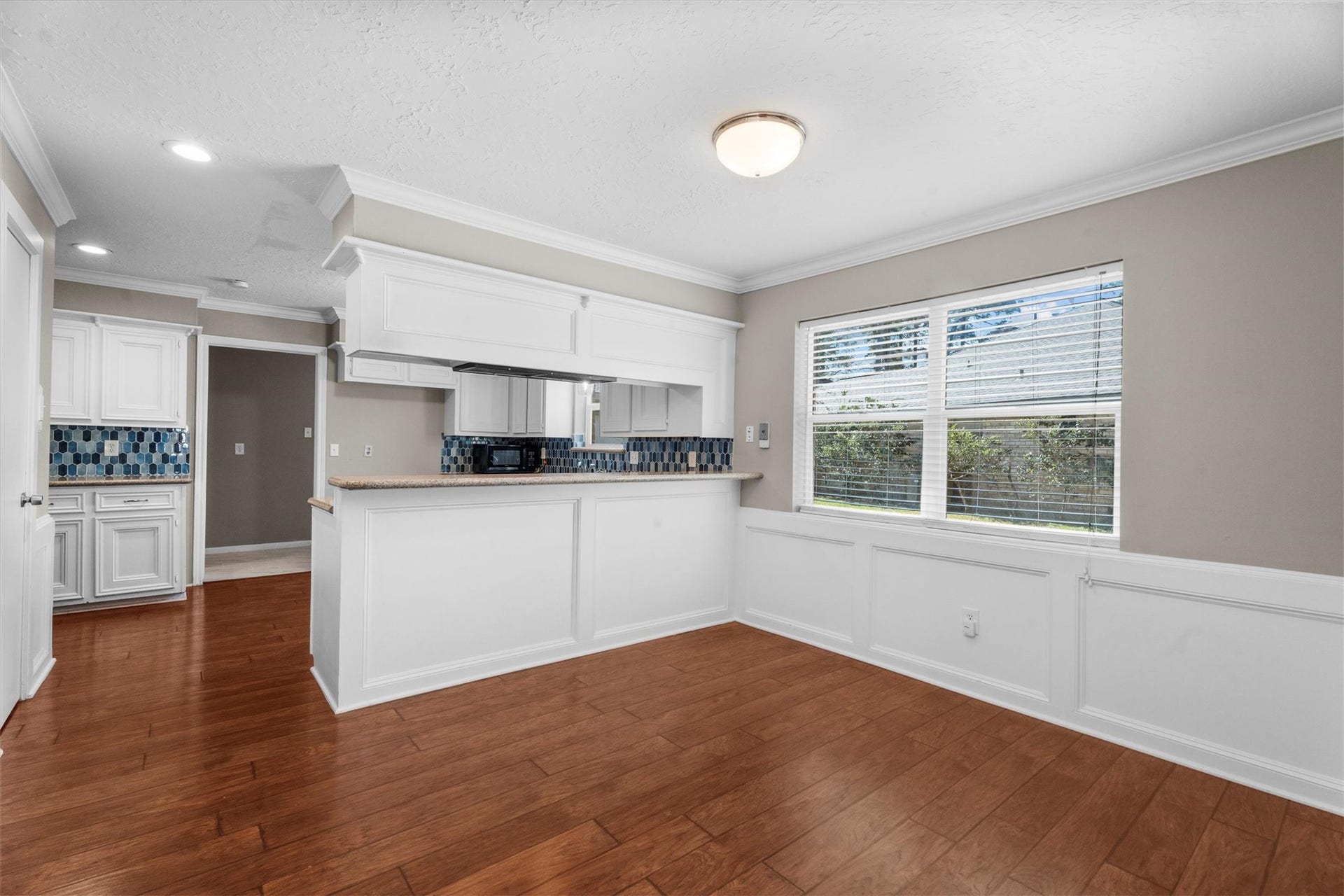 5939 Havenwoods Drive, Houston, TX 77066 Light filled Breakfast Room