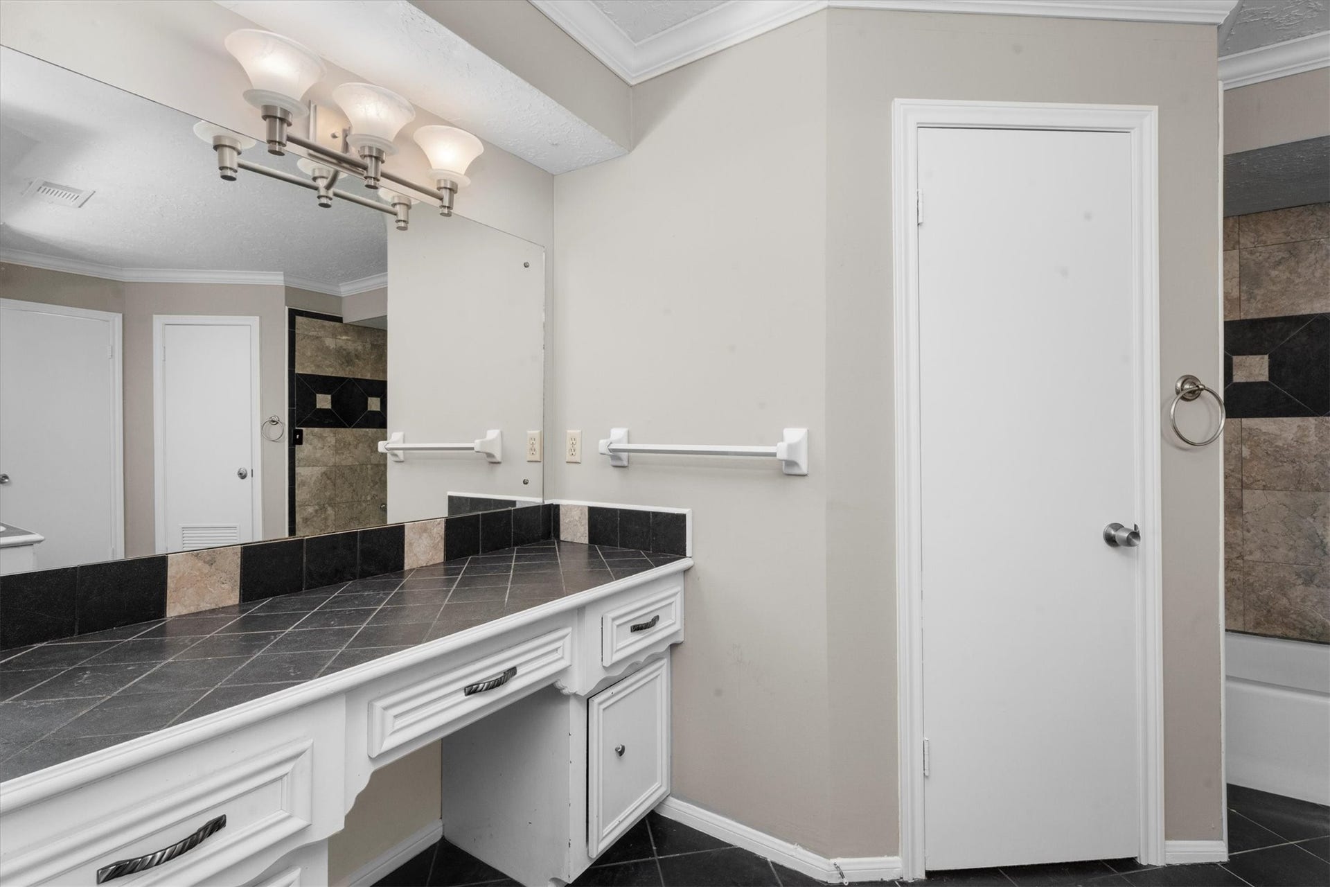 5939 Havenwoods Drive, Houston, TX 77066 Vanity in Primary Bath