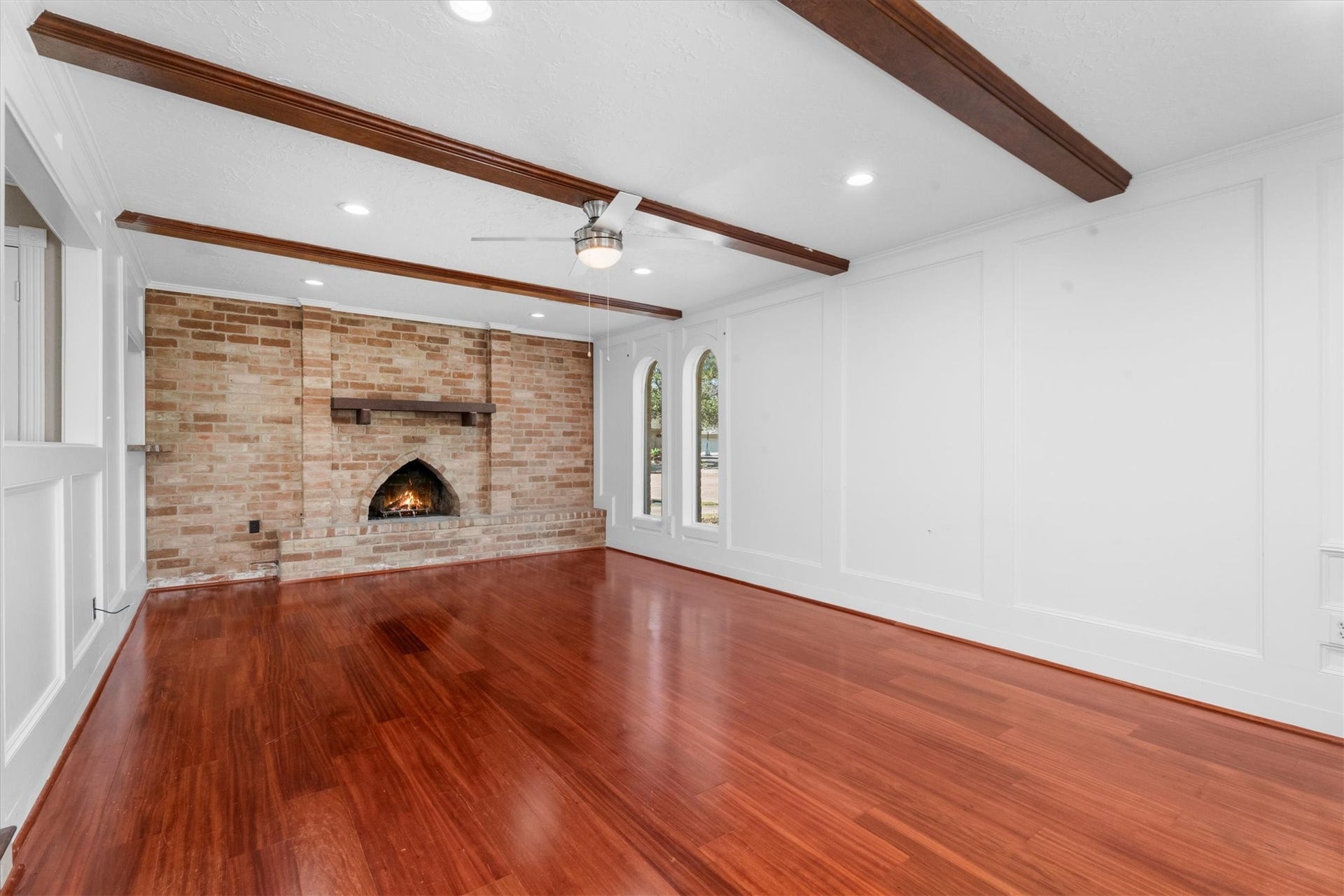 5939 Havenwoods Drive, Houston, TX 77066 Family room showing cozy wood/gas fireplace