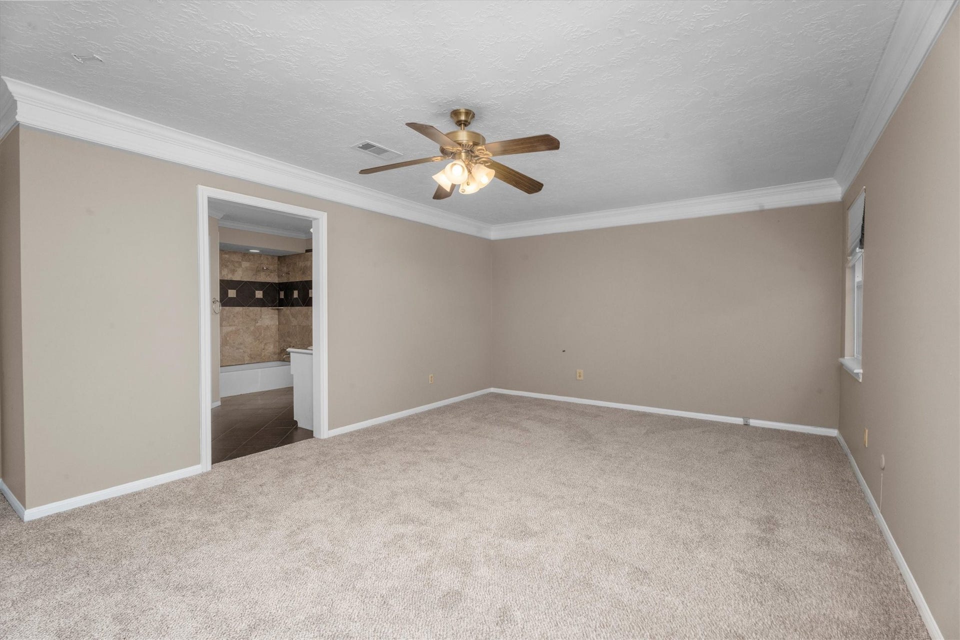 5939 Havenwoods Drive, Houston, TX 77066 Another shot of Primary showing entry into on-suite bath