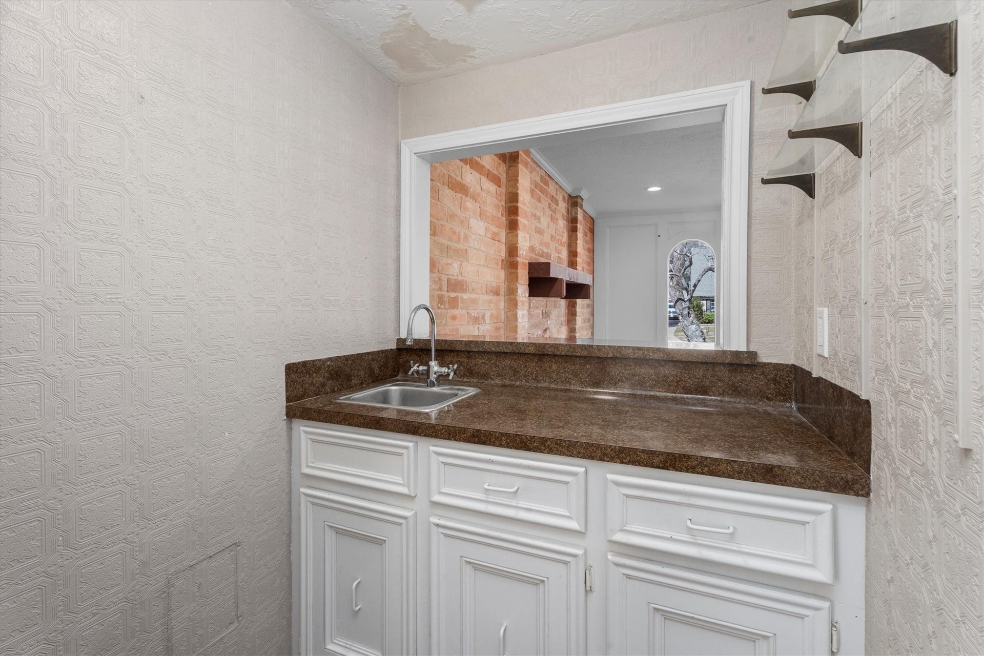 5939 Havenwoods Drive, Houston, TX 77066 Wet Bar or would make a wonderful Coffee/Tea/Drink Bar