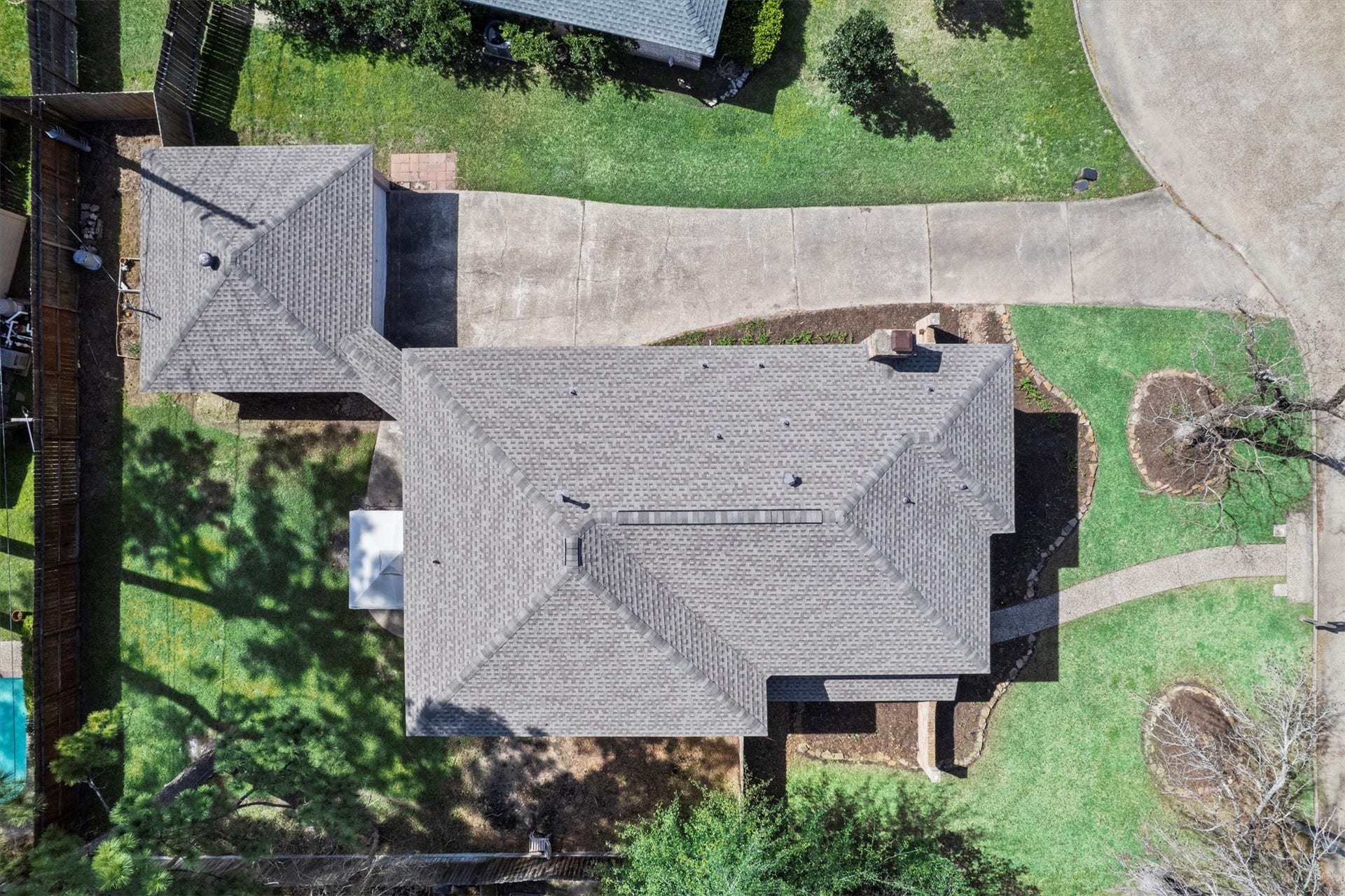 5939 Havenwoods Drive, Houston, TX 77066 Look at that Pristine ROOF!! No worries for YEARS!!