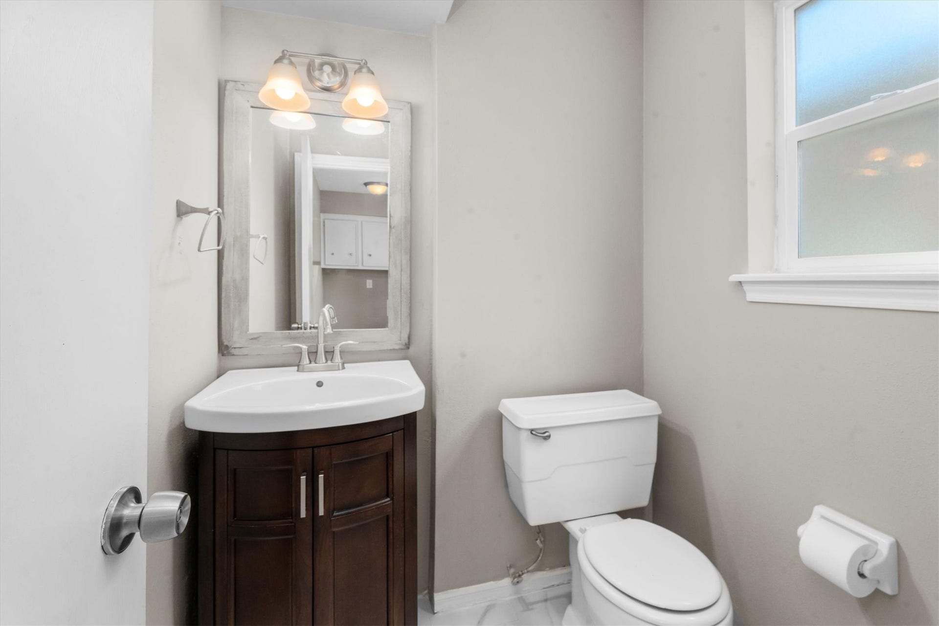 5939 Havenwoods Drive, Houston, TX 77066 Refreshed w/tile floors, vanity, lighting, fixtures
