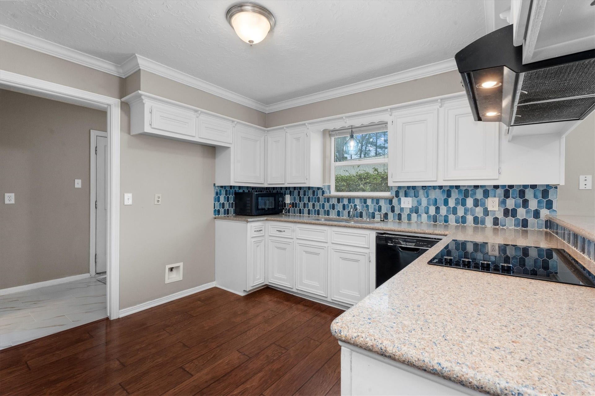 5939 Havenwoods Drive, Houston, TX 77066 Kitchen you have been waiting for!! White Kitchen Cabinets, updated back splash , Brand new Glass Cooktop ,Granite Counters, Pots and Pans Drawers