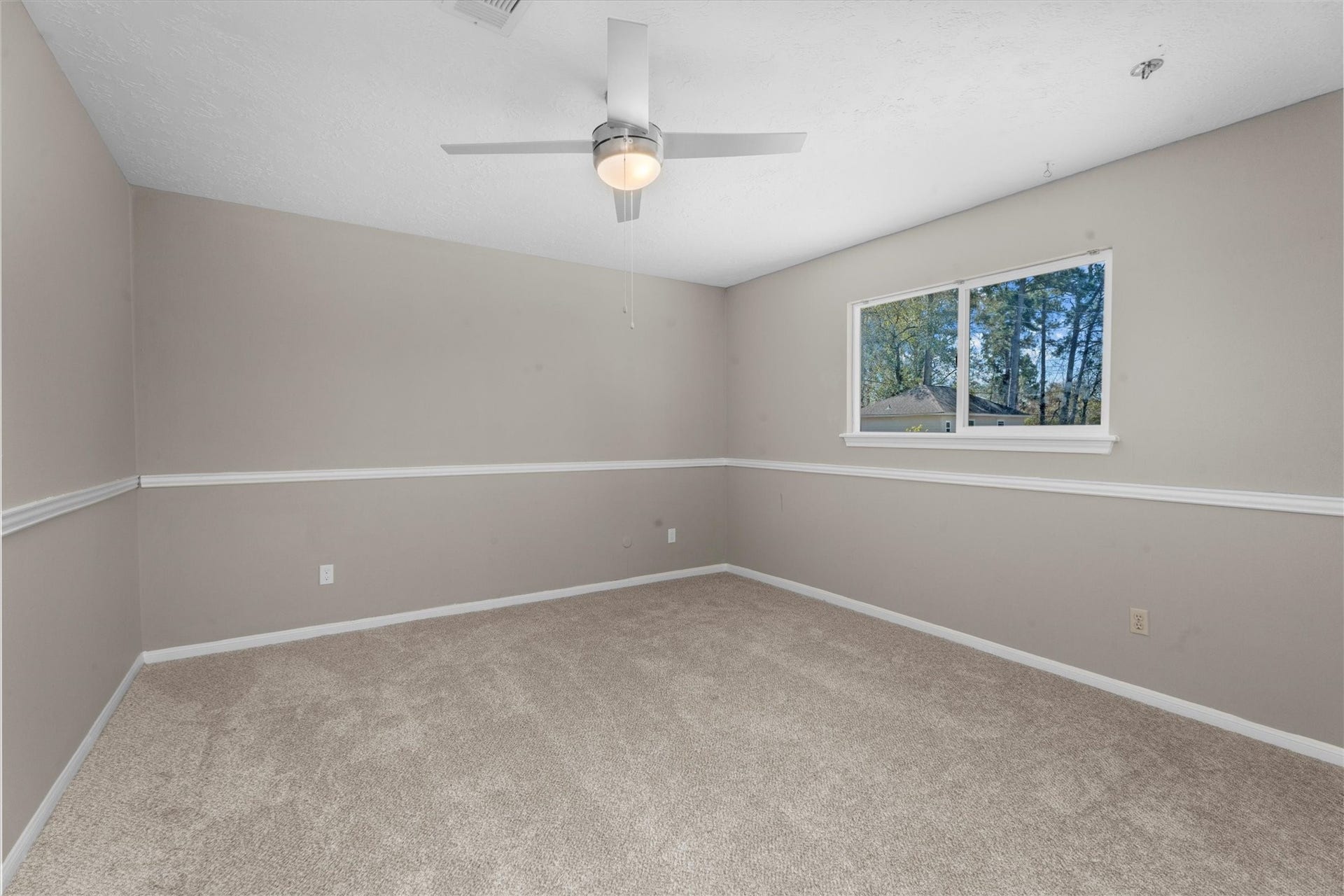 5939 Havenwoods Drive, Houston, TX 77066 Guest Bedroom #2 has a huge walk-in closet and access to the Guest Bathroom