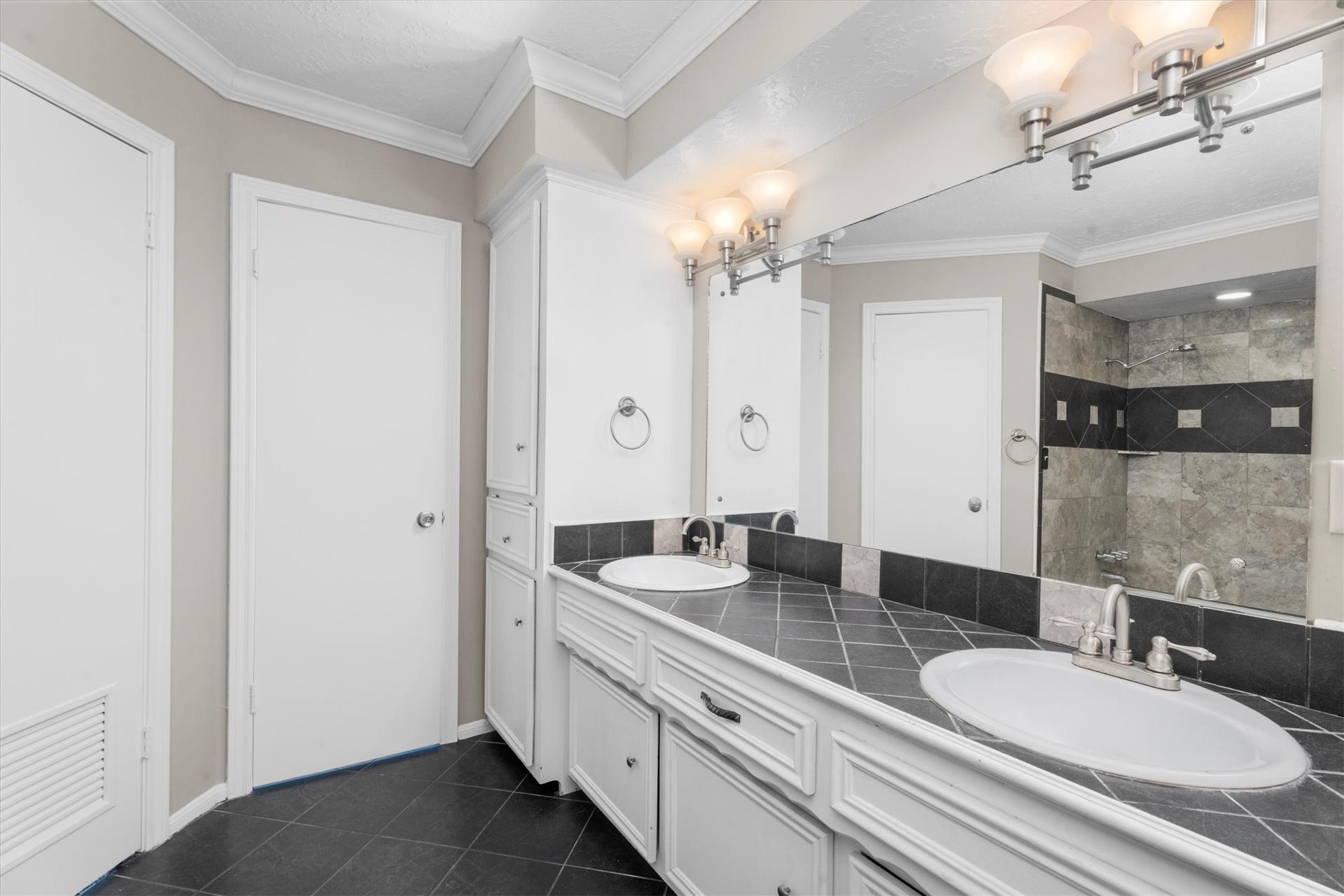 5939 Havenwoods Drive, Houston, TX 77066 Double vanities in Primary Bath with updated lighting, and fixtures