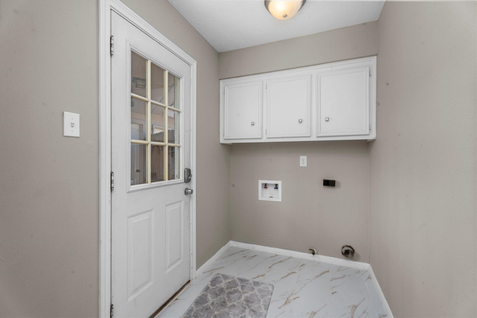 5939 Havenwoods Drive, Houston, TX 77066 Laundry and back door