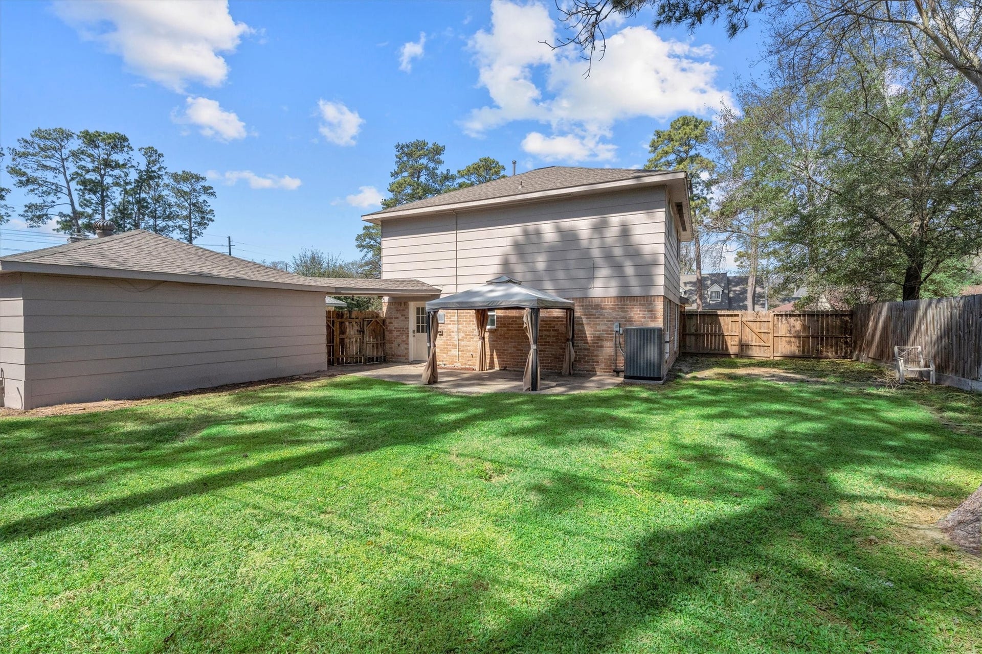 5939 Havenwoods Drive, Houston, TX 77066 Lots of room to entertain in this big back yard!