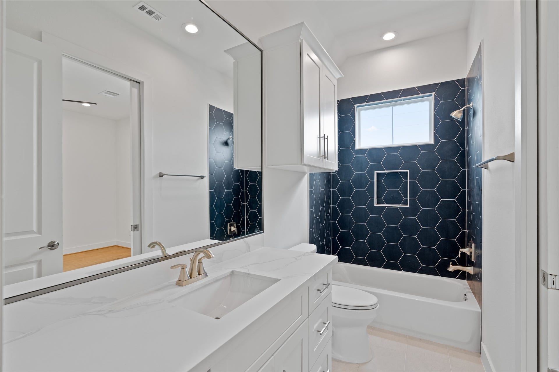 1602 Sedola Lane, Houston, TX 77055