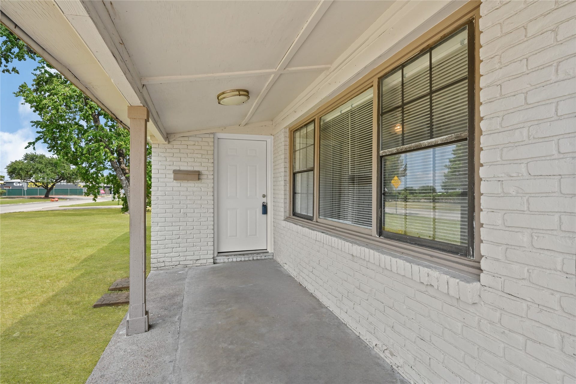 119 West Avenue, Pasadena, TX 77502 Large covered front porch