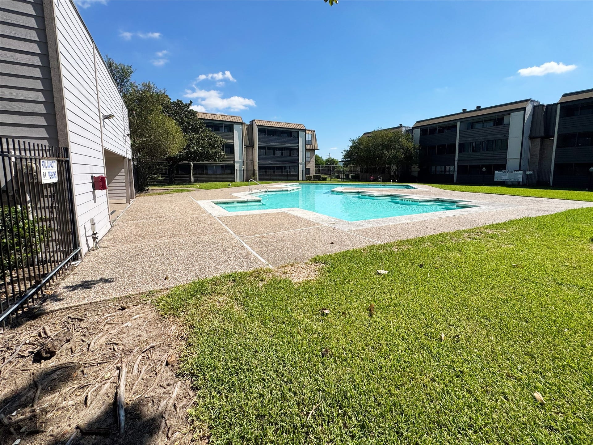 3025 Walnut Bend Lane, #34, Houston, TX 77042 POOL