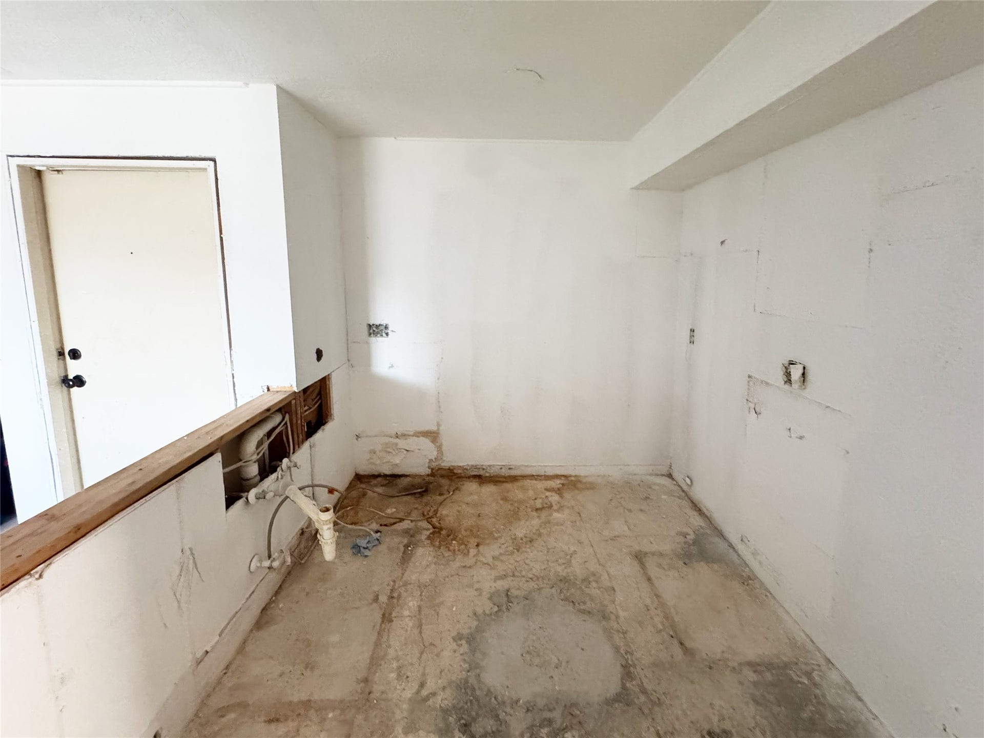 3025 Walnut Bend Lane, #34, Houston, TX 77042 Unfinished Kitchen