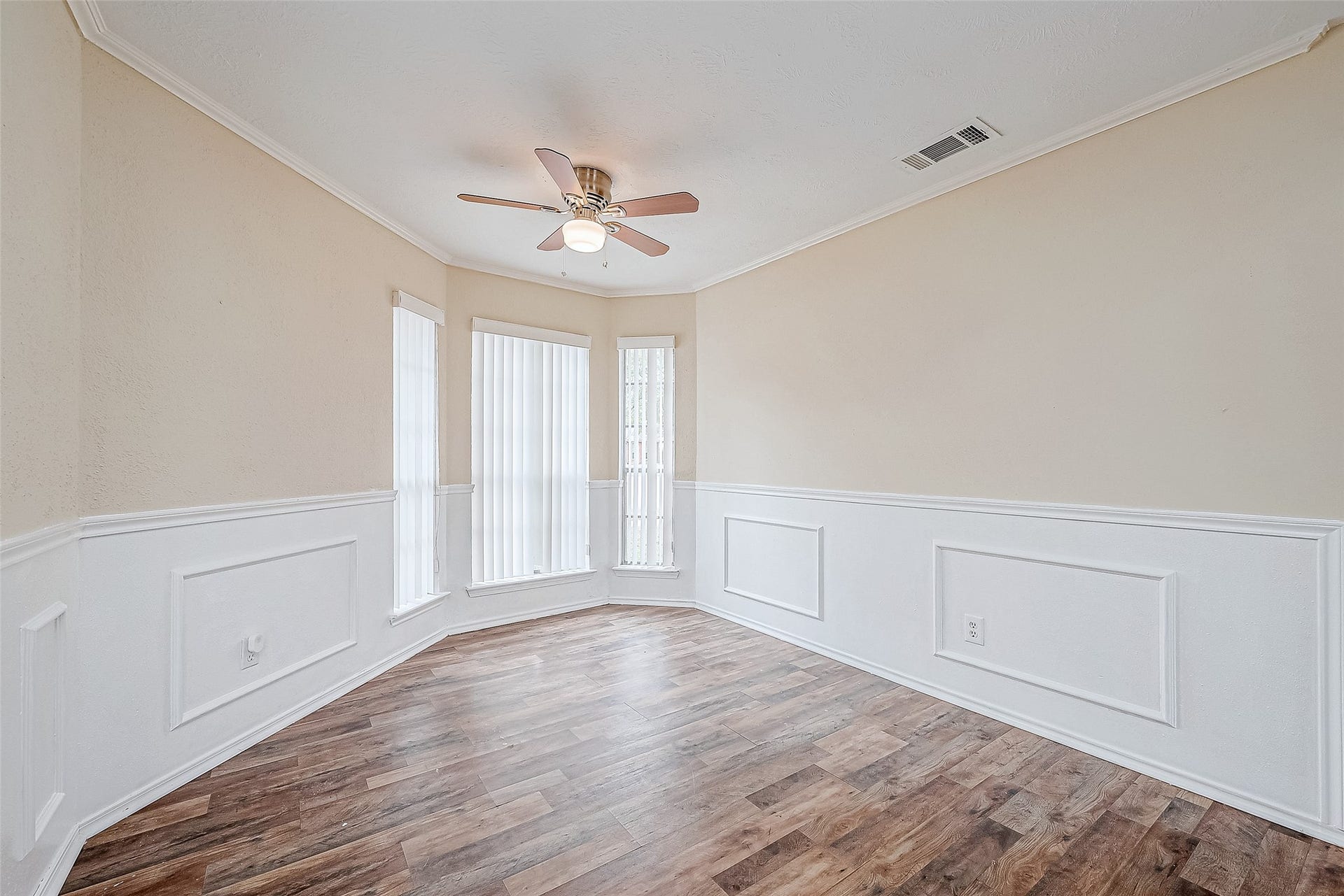 This versatile corner, framed by tall windows and a high ceiling, offers a bright and airy retreat within the living area. Whether you envision a quiet seating area or an additional functional space, the design effortlessly accommodates your needs.