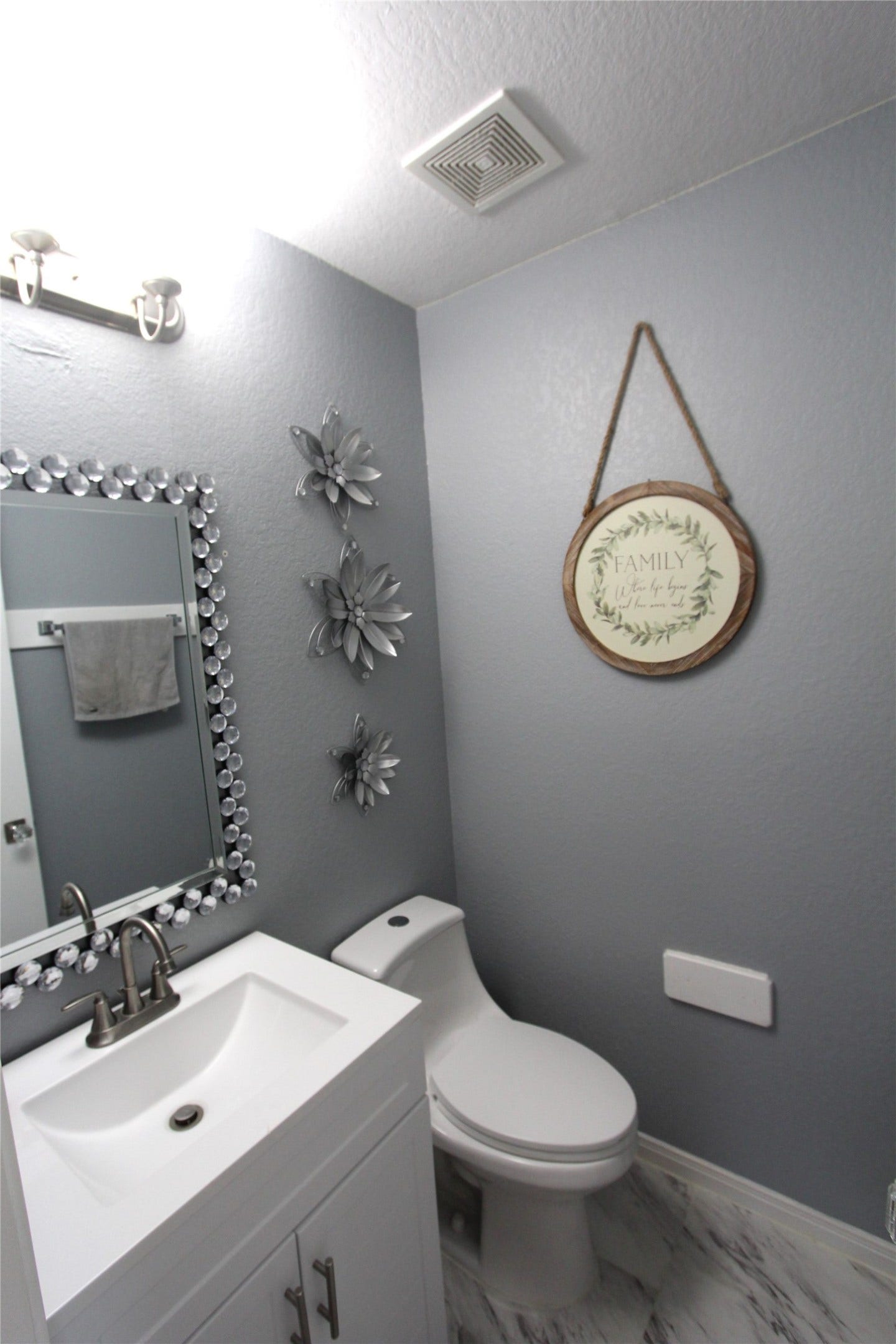 118 Highland Street, Texas City, TX 77591 Half Bathroom (Downstairs)