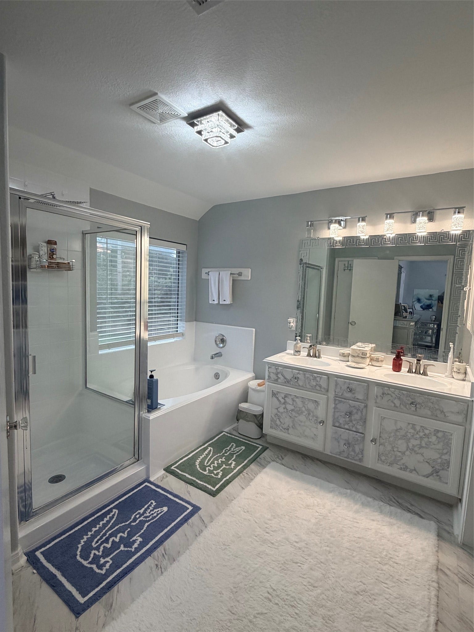 118 Highland Street, Texas City, TX 77591 Primary Bathroom