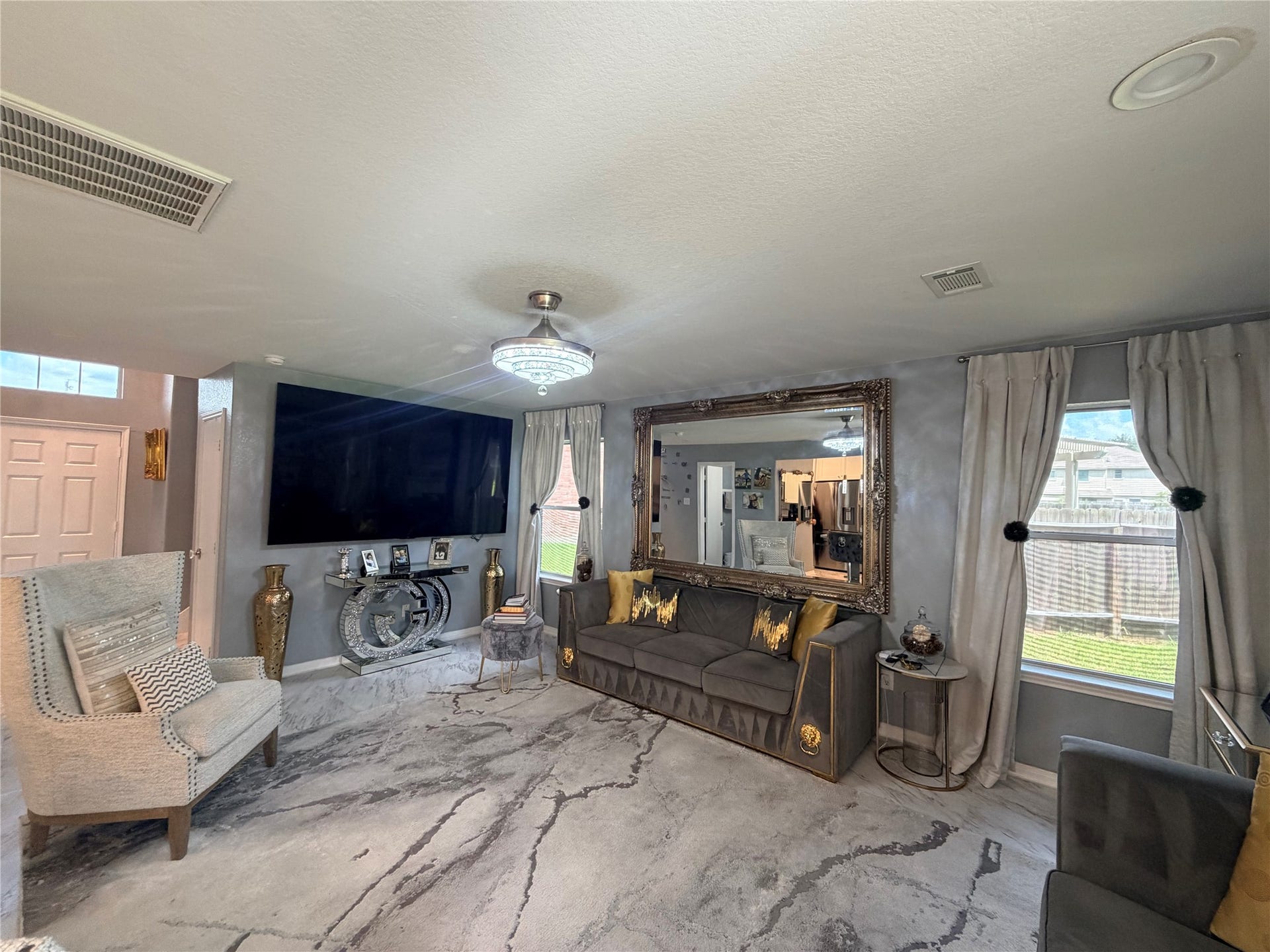 118 Highland Street, Texas City, TX 77591 Living Room