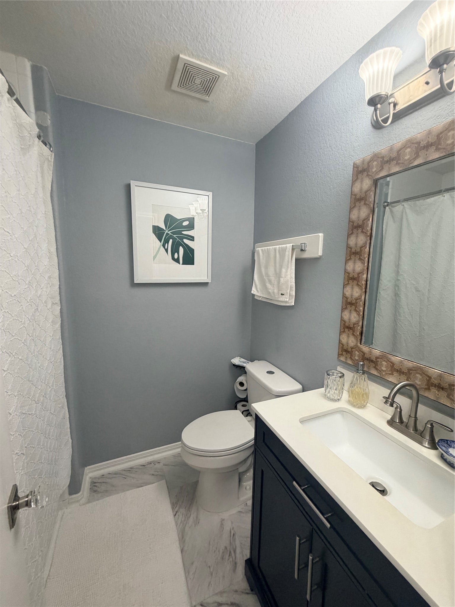 118 Highland Street, Texas City, TX 77591 Full Bathroom (Upstairs)