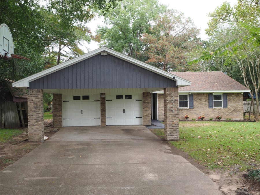 Property photo for 12519 Woodlake Street, Pinehurst, TX