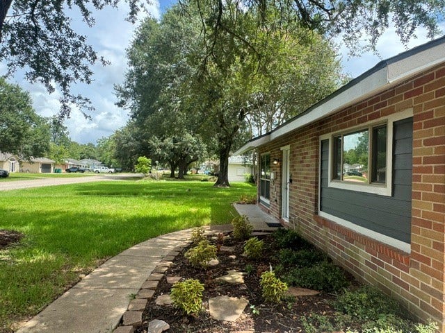 1607 W HOUSTON DR, La Marque, TX 77568 1607 W HOUSTON DR, La Marque, TX 77568