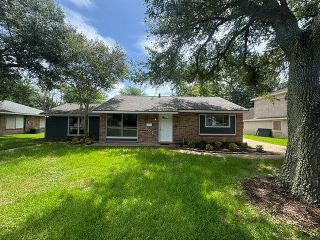 1607 W HOUSTON DR, La Marque, TX 77568 Front House